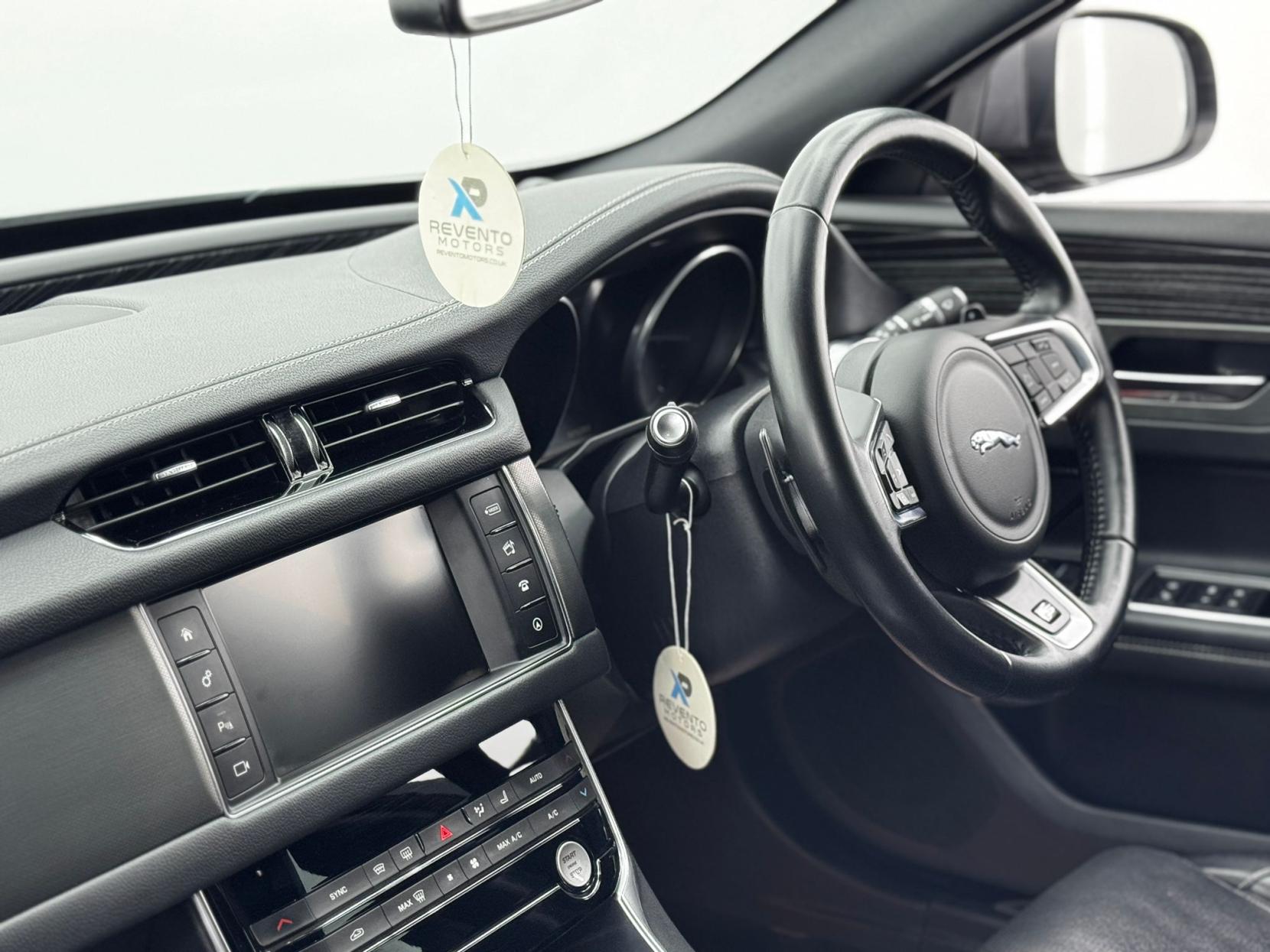 Jaguar XF 3.0d V6 S Saloon 4dr Diesel Auto Euro 6 (s/s) (300 ps)