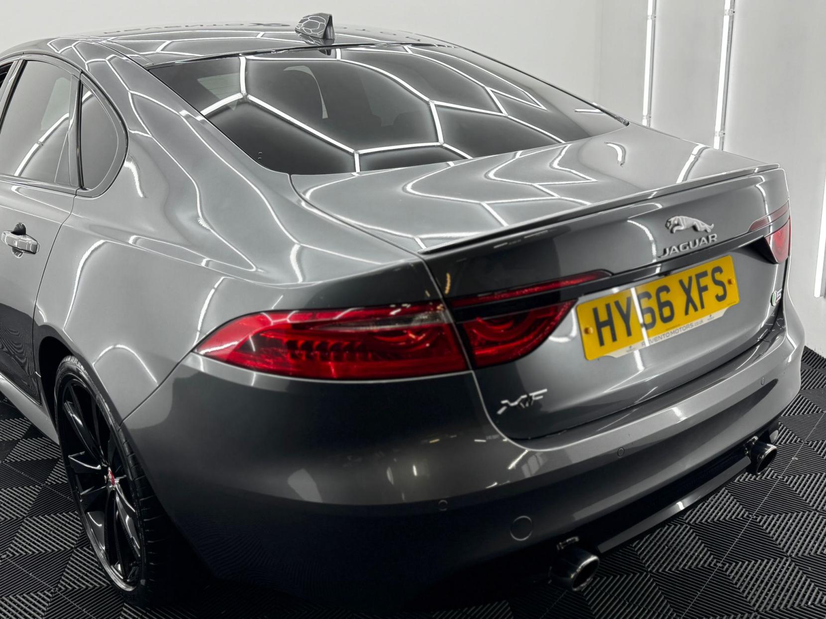 Jaguar XF 3.0d V6 S Saloon 4dr Diesel Auto Euro 6 (s/s) (300 ps)