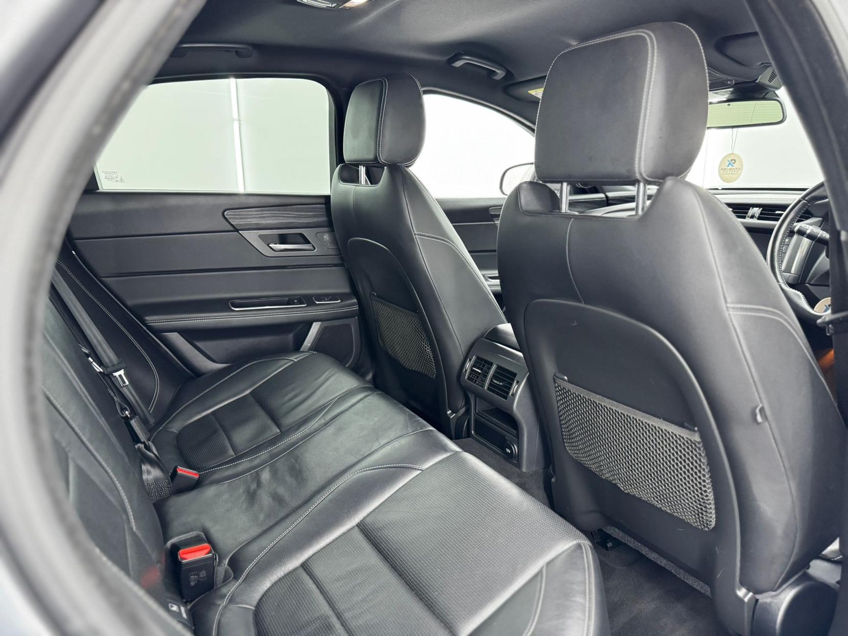 Jaguar XF 3.0d V6 S Saloon 4dr Diesel Auto Euro 6 (s/s) (300 ps)