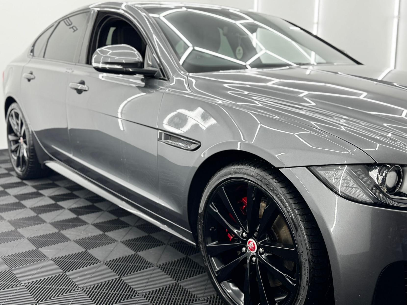 Jaguar XF 3.0d V6 S Saloon 4dr Diesel Auto Euro 6 (s/s) (300 ps)