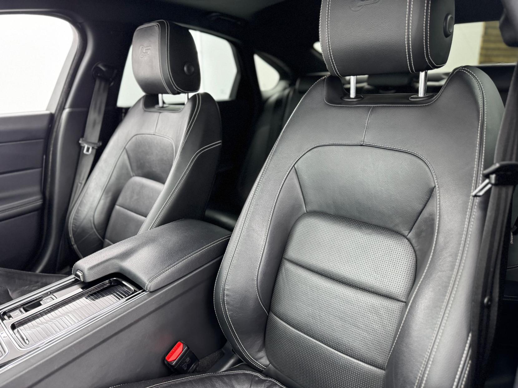 Jaguar XF 3.0d V6 S Saloon 4dr Diesel Auto Euro 6 (s/s) (300 ps)