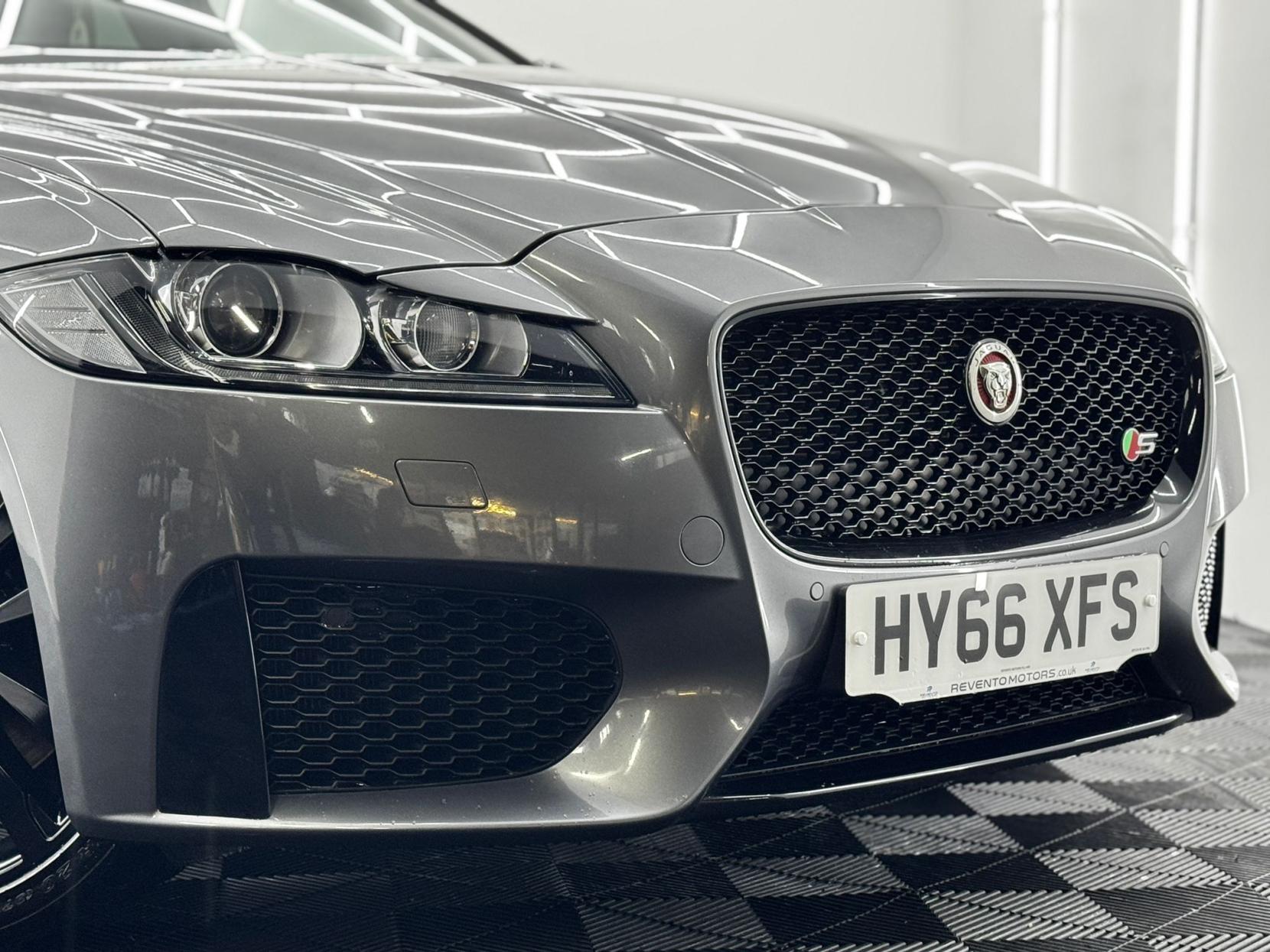 Jaguar XF 3.0d V6 S Saloon 4dr Diesel Auto Euro 6 (s/s) (300 ps)