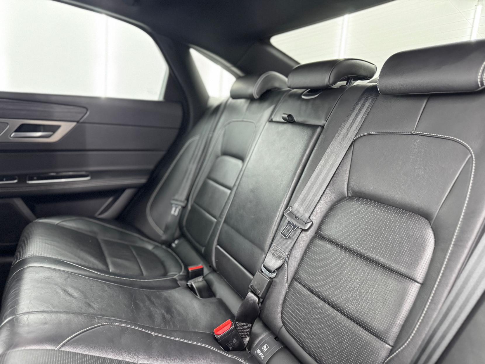 Jaguar XF 3.0d V6 S Saloon 4dr Diesel Auto Euro 6 (s/s) (300 ps)