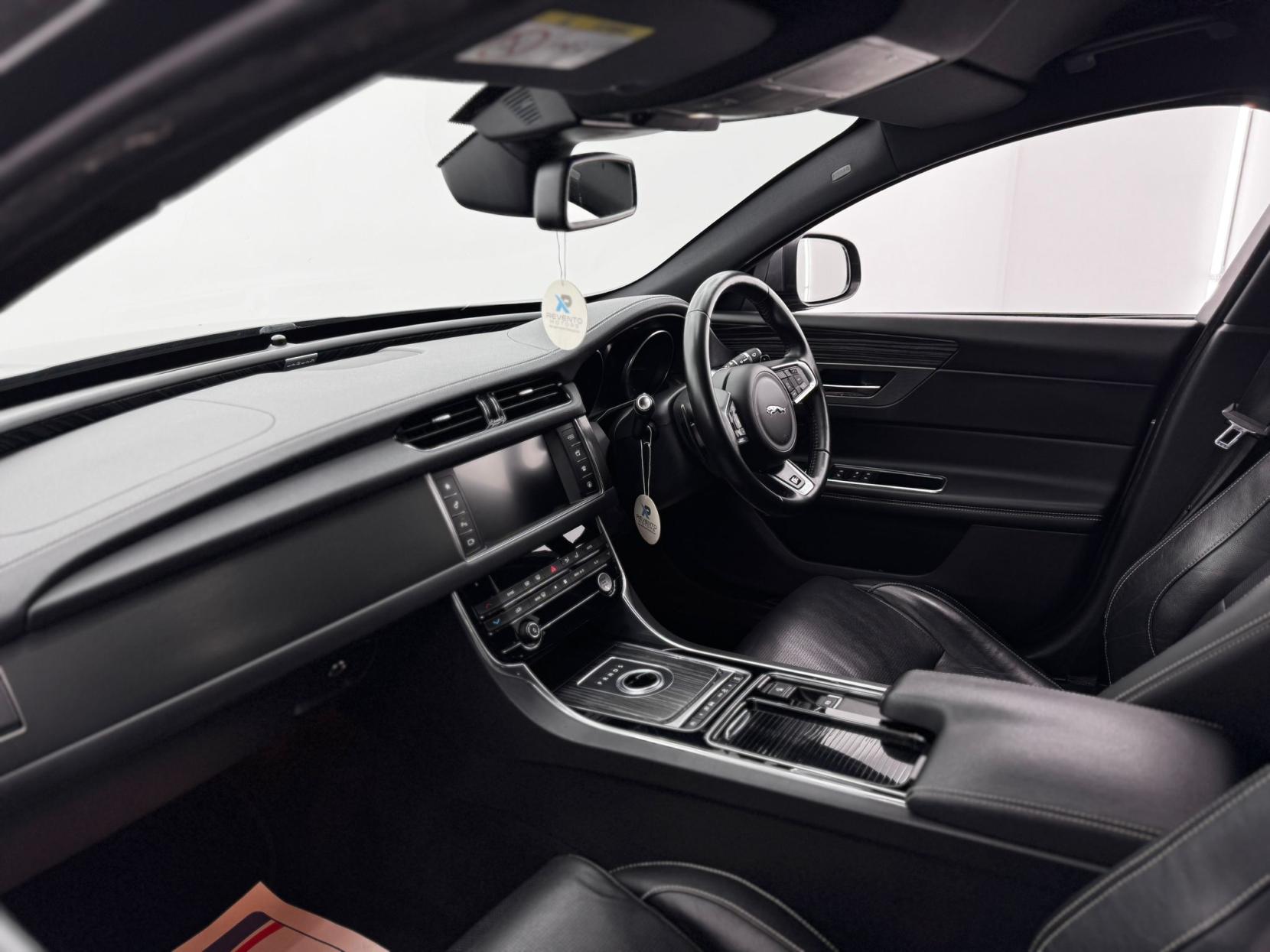 Jaguar XF 3.0d V6 S Saloon 4dr Diesel Auto Euro 6 (s/s) (300 ps)