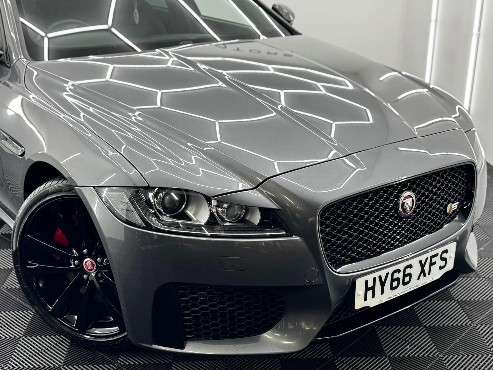 Jaguar XF 3.0d V6 S Saloon 4dr Diesel Auto Euro 6 (s/s) (300 ps)