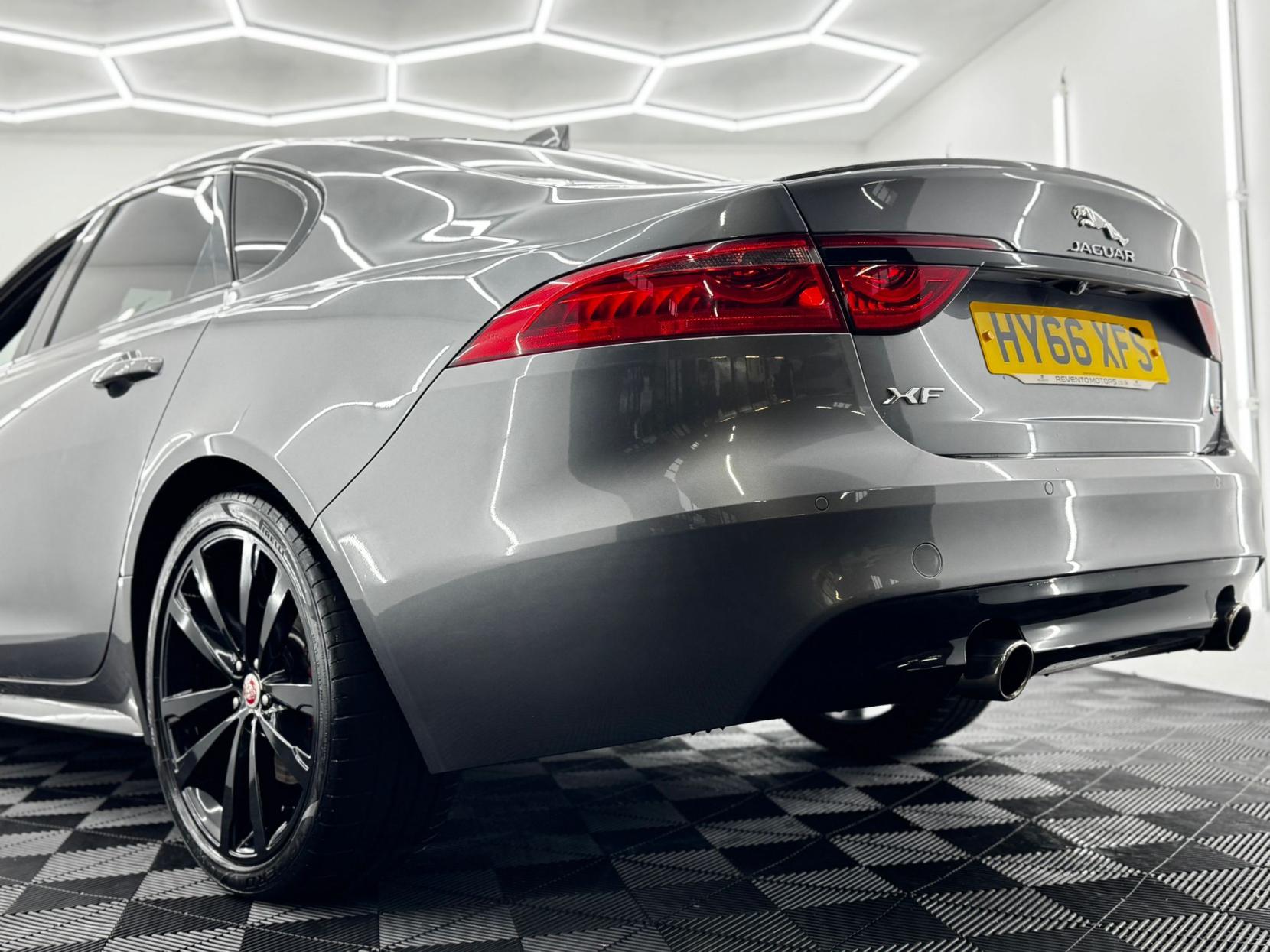 Jaguar XF 3.0d V6 S Saloon 4dr Diesel Auto Euro 6 (s/s) (300 ps)