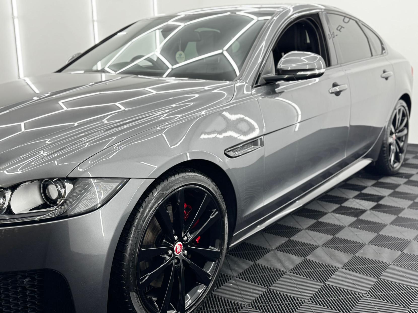 Jaguar XF 3.0d V6 S Saloon 4dr Diesel Auto Euro 6 (s/s) (300 ps)