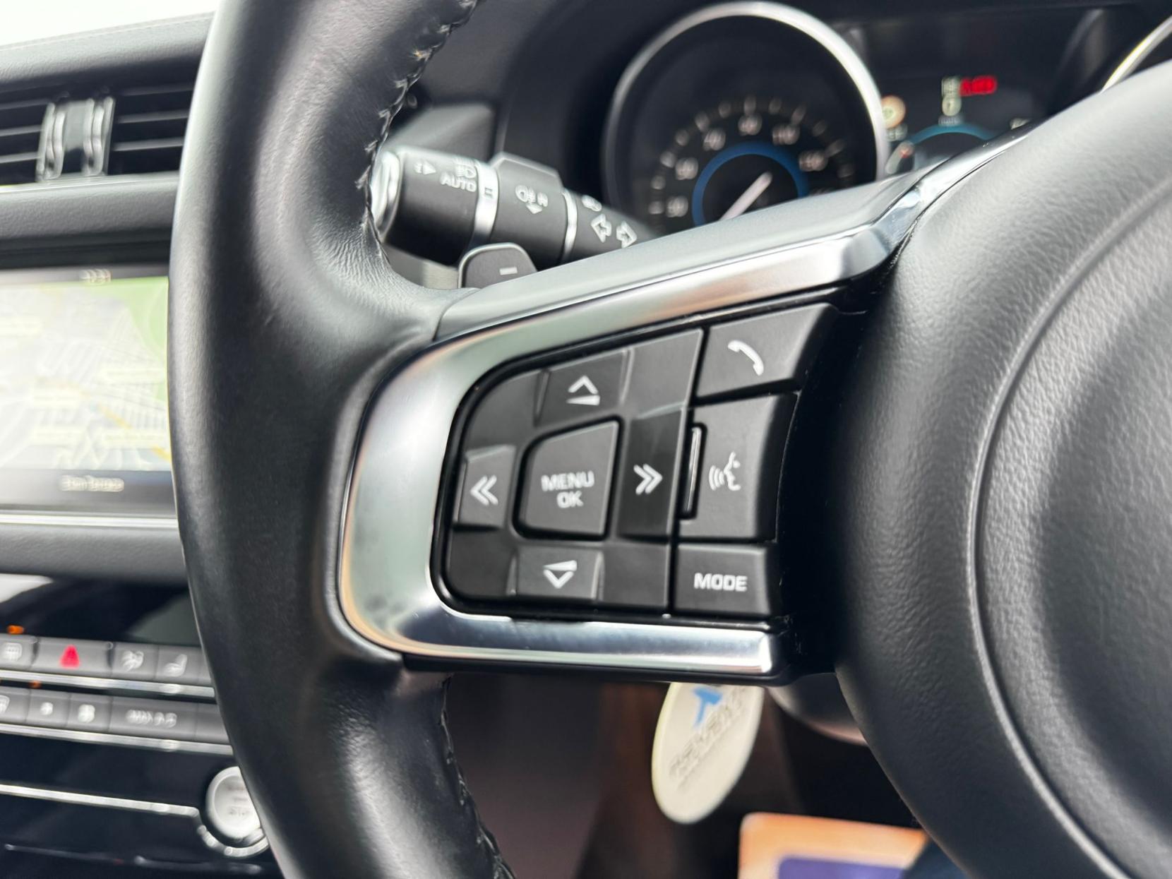 Jaguar XF 3.0d V6 S Saloon 4dr Diesel Auto Euro 6 (s/s) (300 ps)