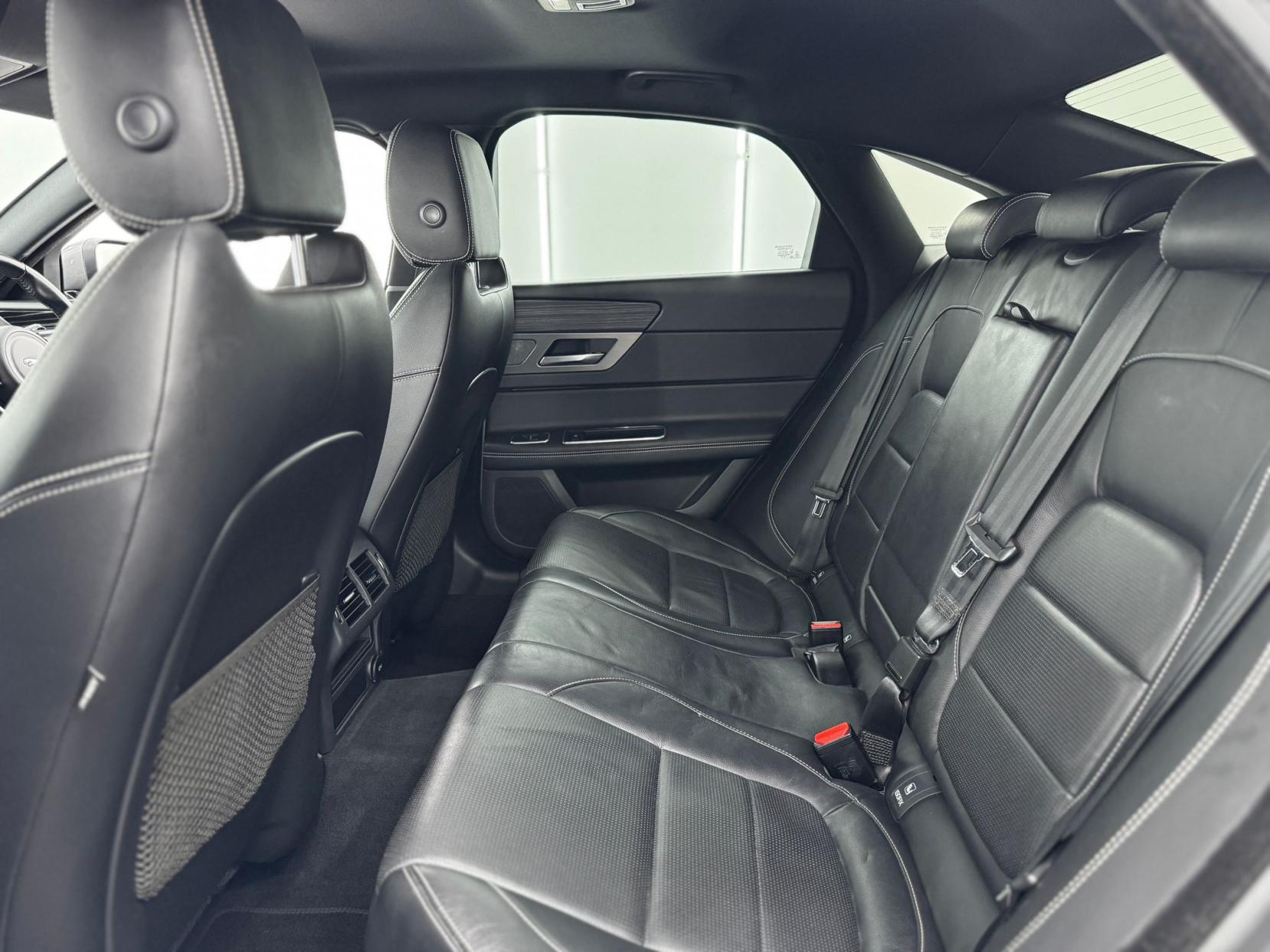 Jaguar XF 3.0d V6 S Saloon 4dr Diesel Auto Euro 6 (s/s) (300 ps)