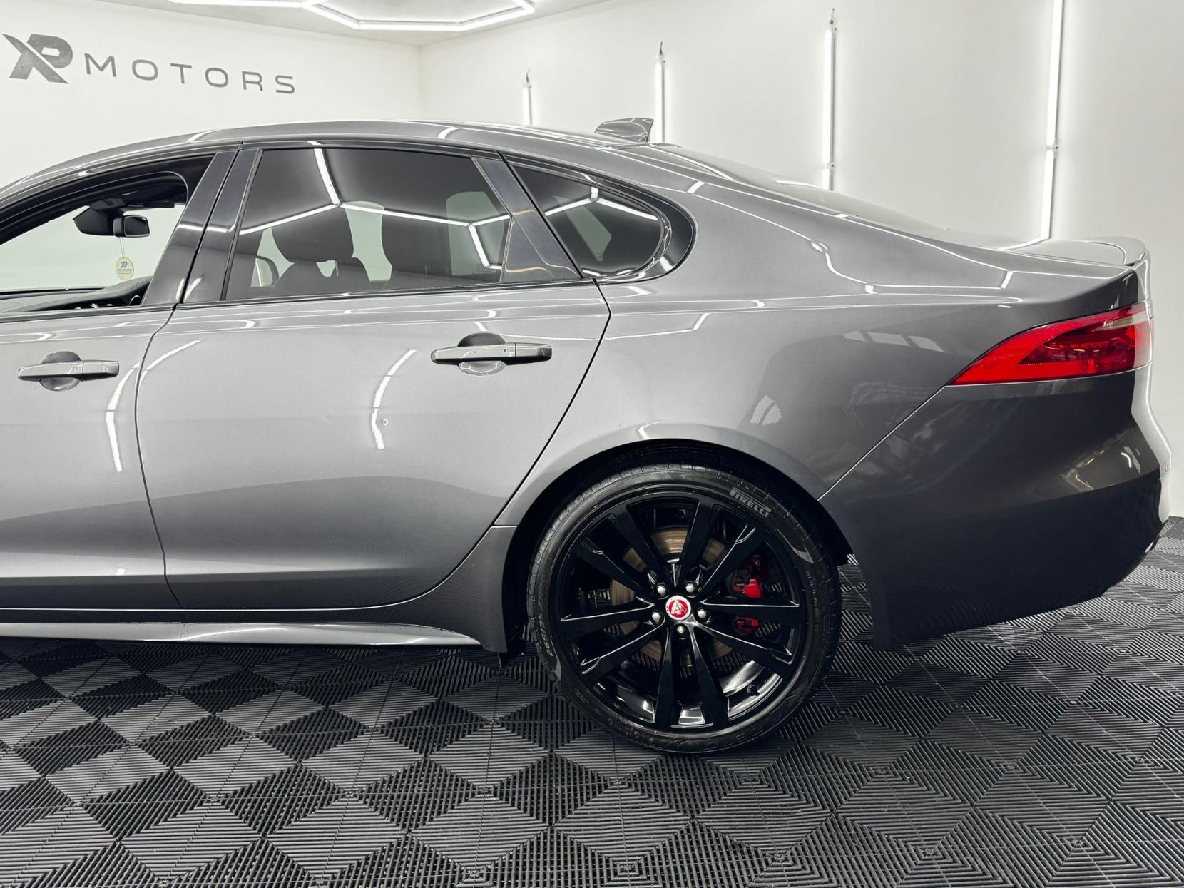 Jaguar XF 3.0d V6 S Saloon 4dr Diesel Auto Euro 6 (s/s) (300 ps)