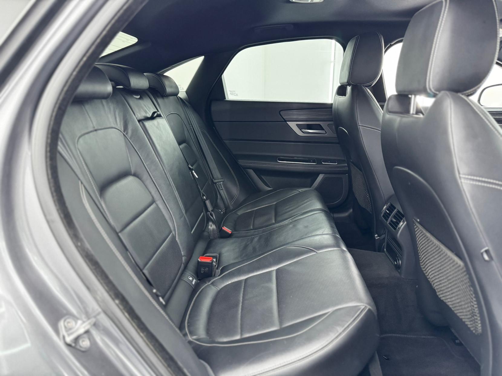 Jaguar XF 3.0d V6 S Saloon 4dr Diesel Auto Euro 6 (s/s) (300 ps)