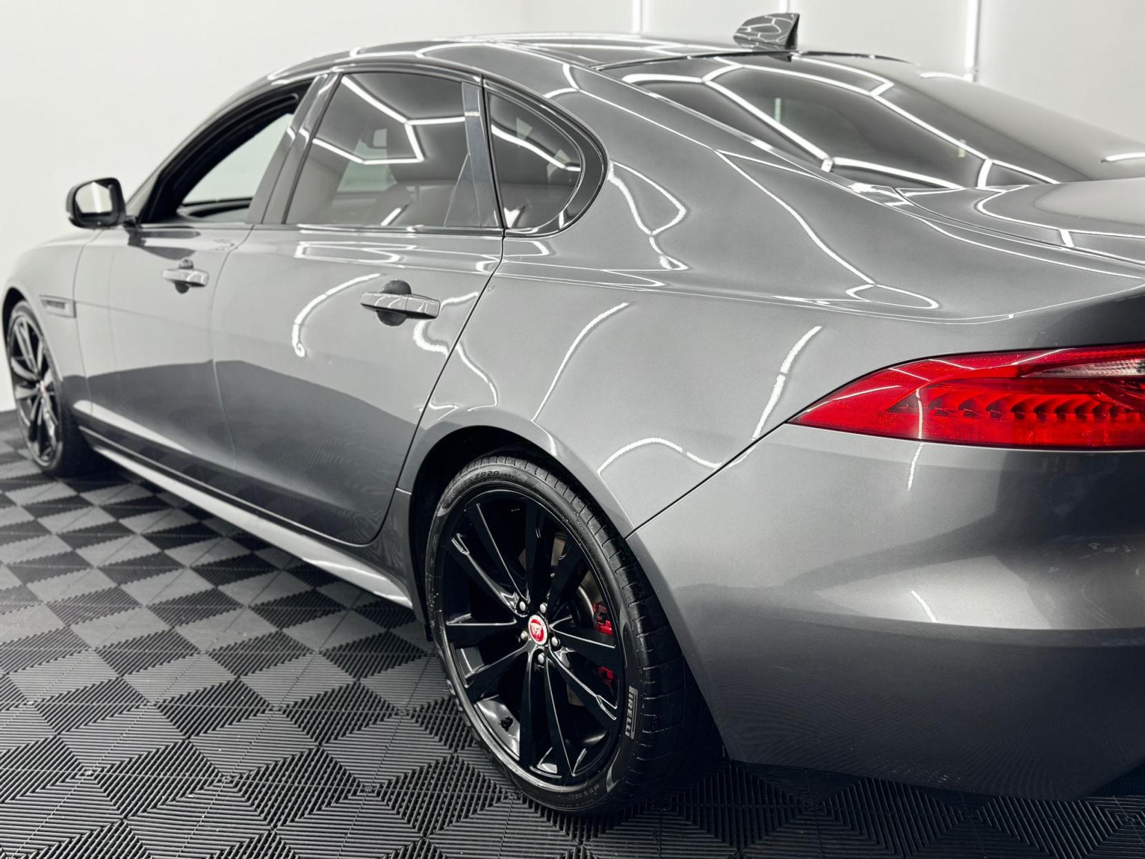 Jaguar XF 3.0d V6 S Saloon 4dr Diesel Auto Euro 6 (s/s) (300 ps)