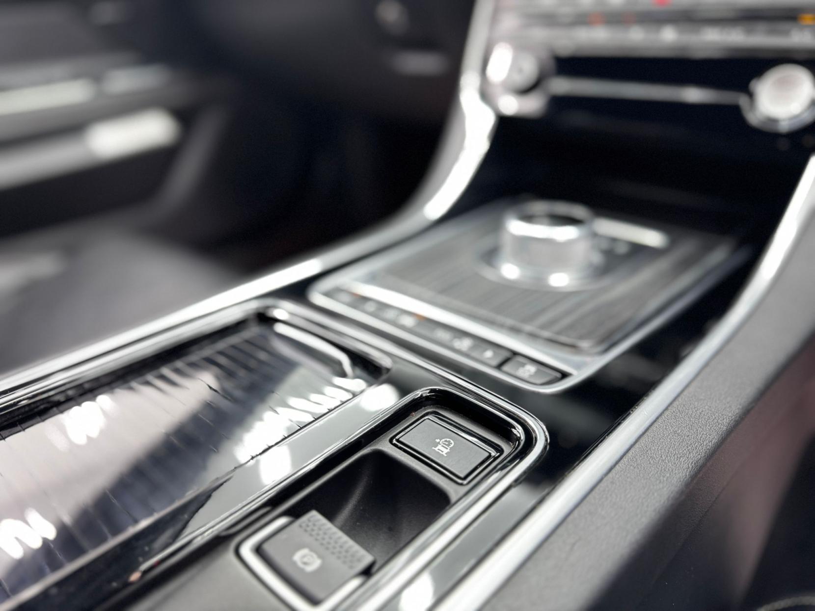 Jaguar XF 3.0d V6 S Saloon 4dr Diesel Auto Euro 6 (s/s) (300 ps)