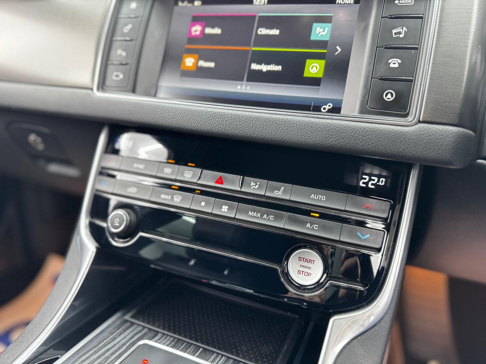 Jaguar XF 3.0d V6 S Saloon 4dr Diesel Auto Euro 6 (s/s) (300 ps)