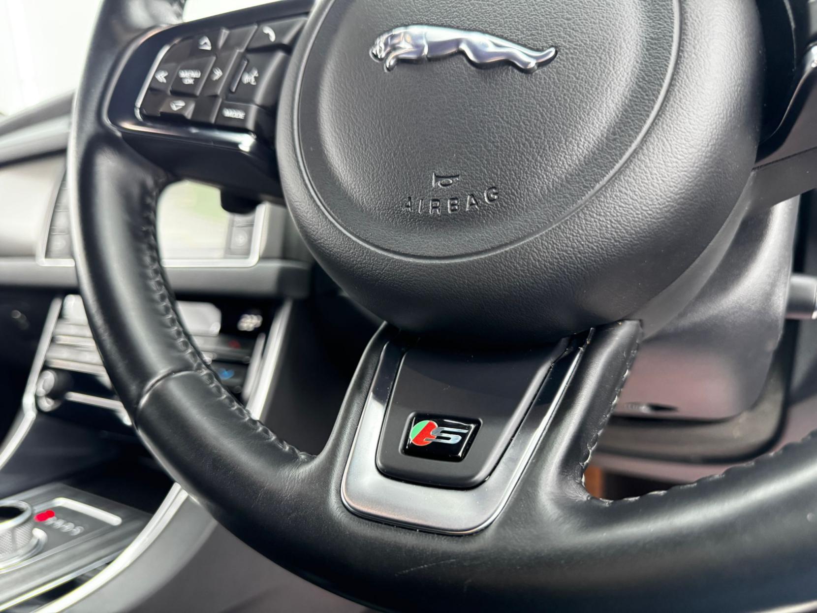 Jaguar XF 3.0d V6 S Saloon 4dr Diesel Auto Euro 6 (s/s) (300 ps)