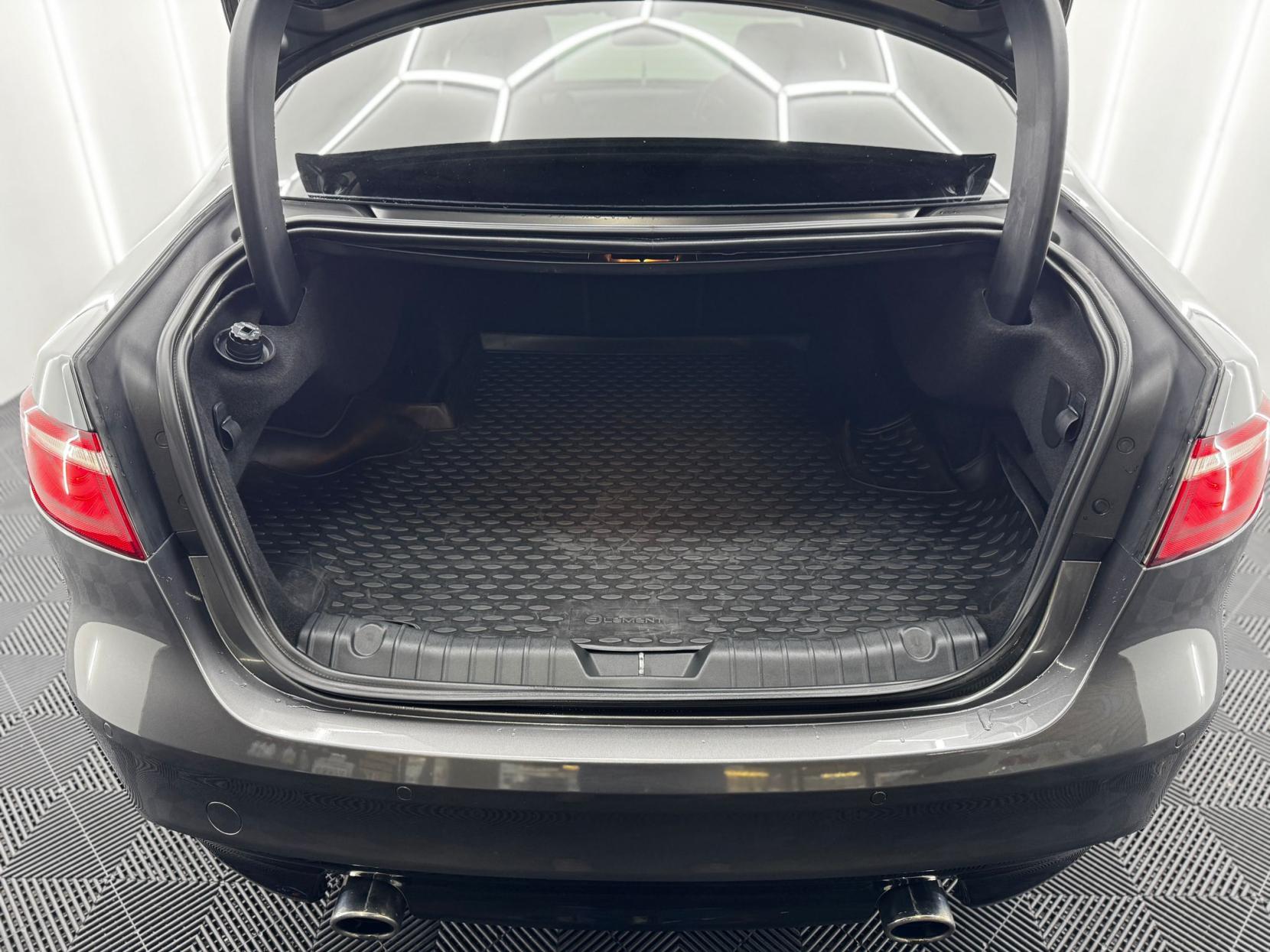 Jaguar XF 3.0d V6 S Saloon 4dr Diesel Auto Euro 6 (s/s) (300 ps)