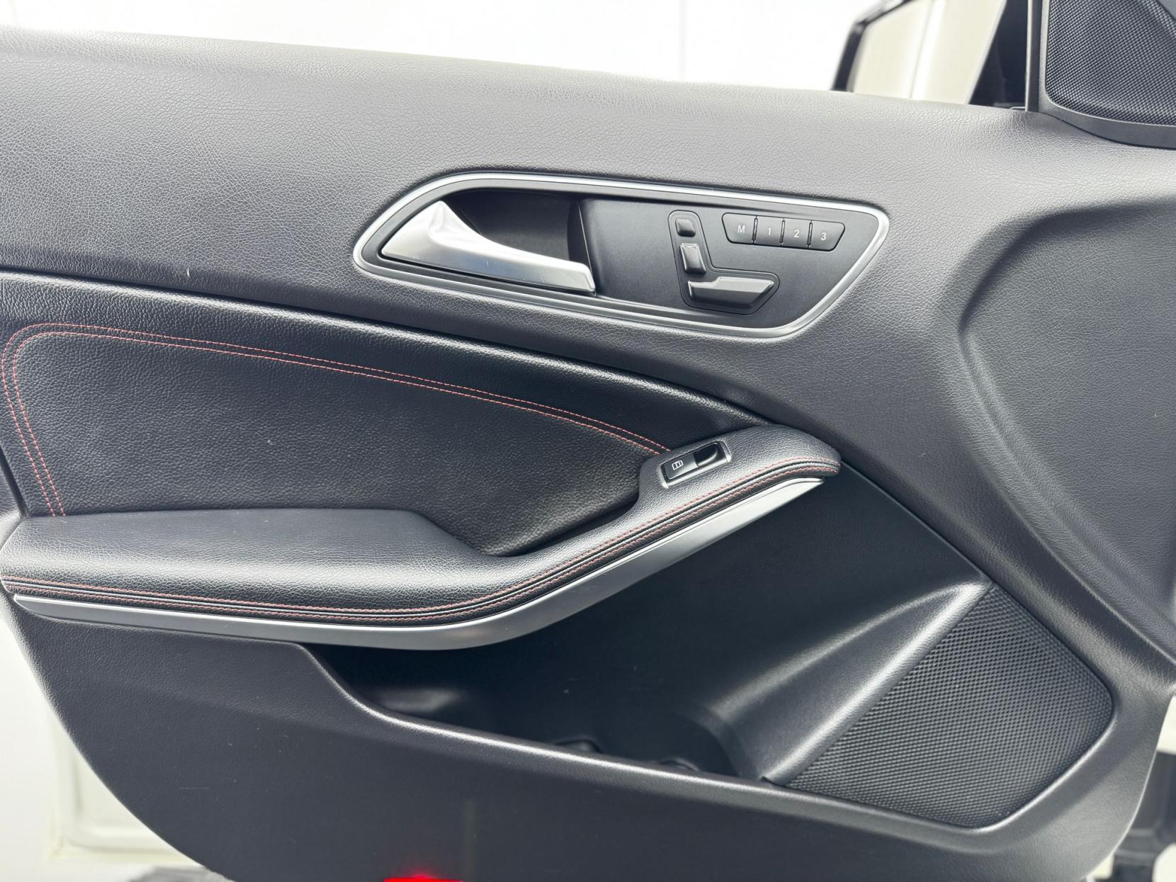 Mercedes-Benz GLA 2.1 GLA220d AMG Line (Premium Plus) SUV 5dr Diesel 7G-DCT 4MATIC Euro 6 (s/s) (170 ps)