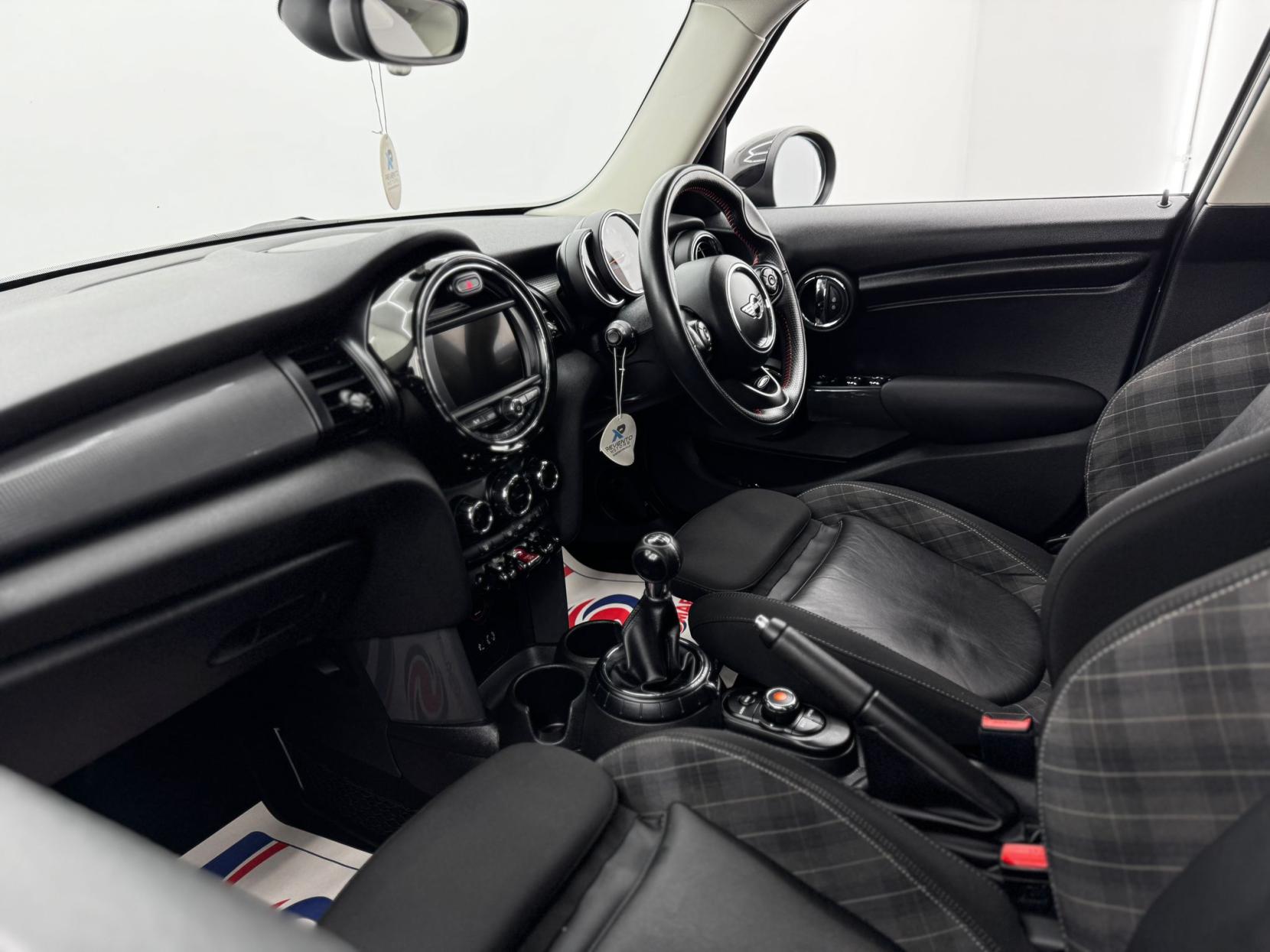 MINI Hatch 1.5 Cooper Hatchback 5dr Petrol Manual Euro 6 (s/s) (136 ps)