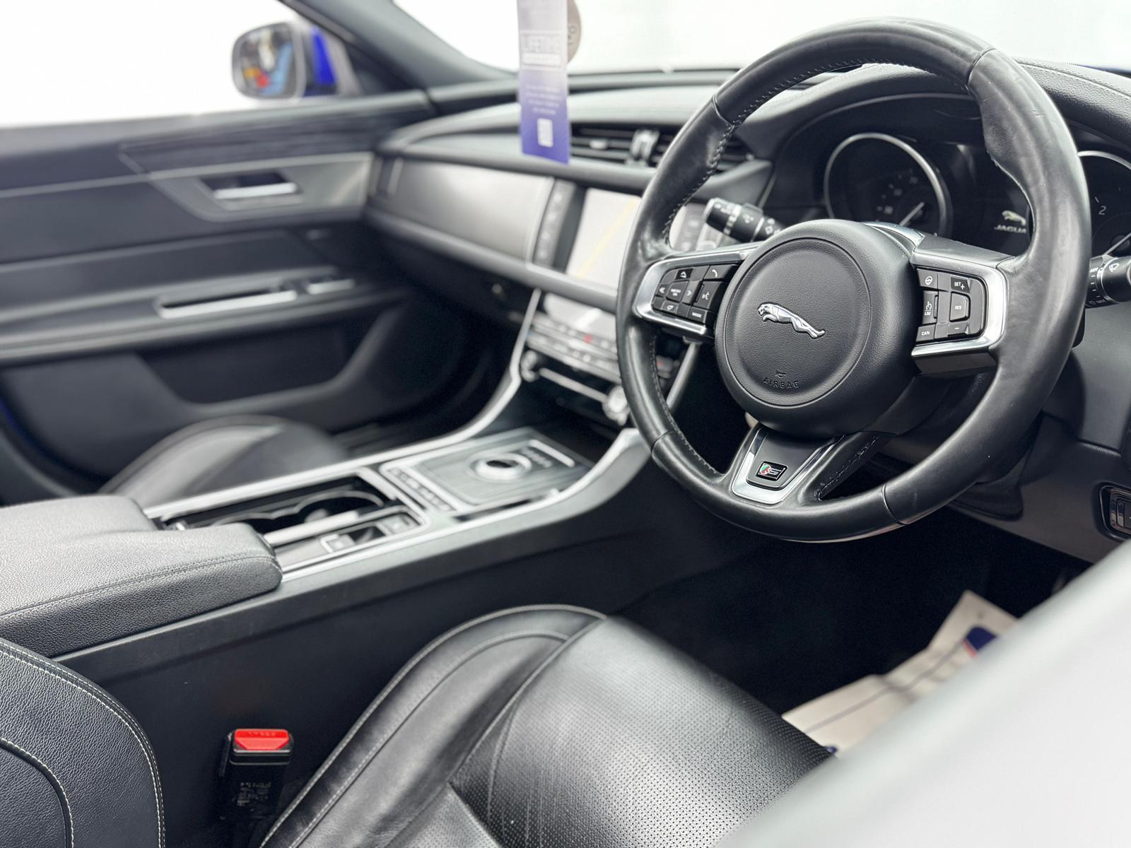 Jaguar XF 3.0d V6 S Saloon 4dr Diesel Auto Euro 6 (s/s) (300 ps)