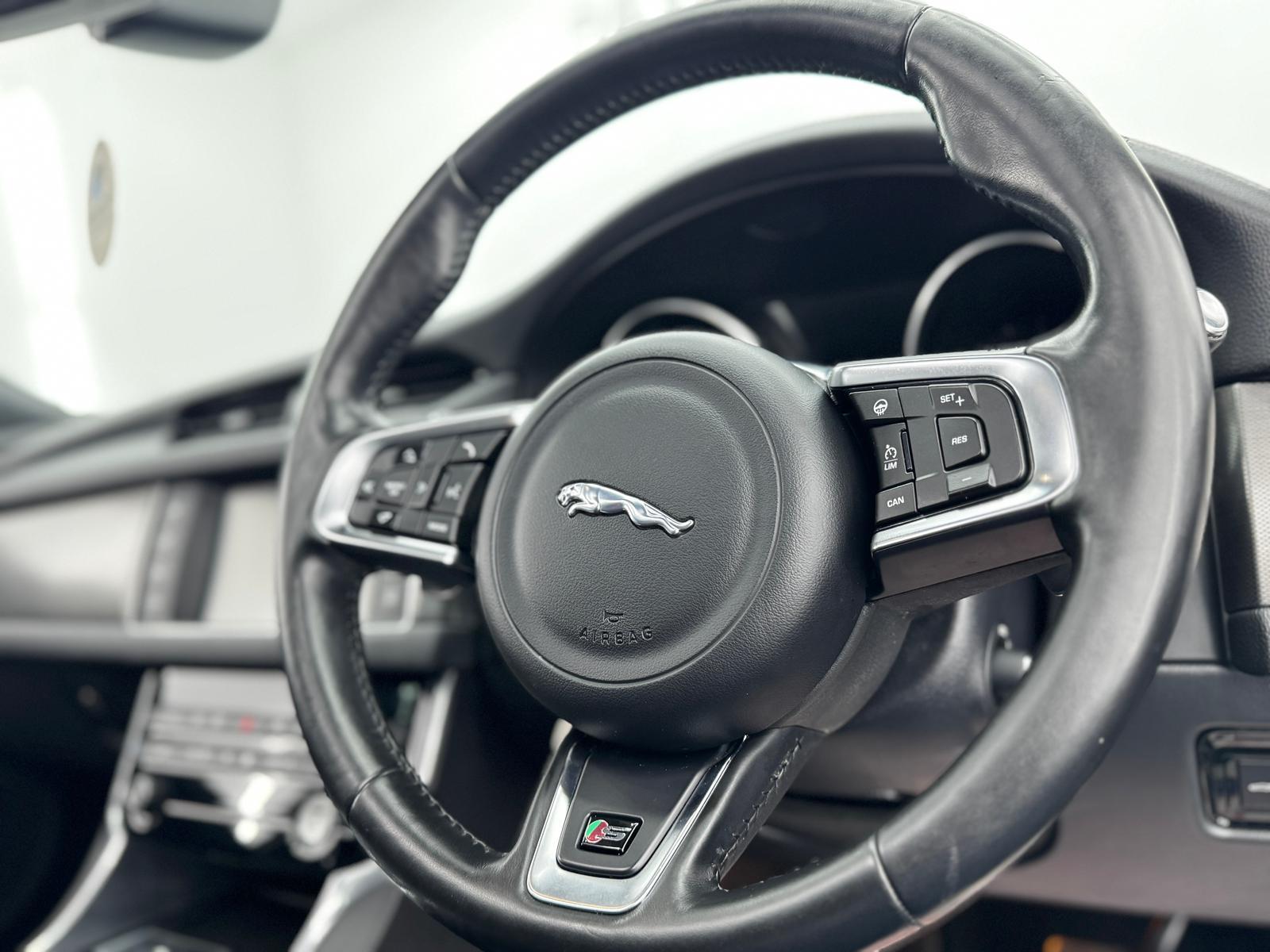 Jaguar XF 3.0d V6 S Saloon 4dr Diesel Auto Euro 6 (s/s) (300 ps)