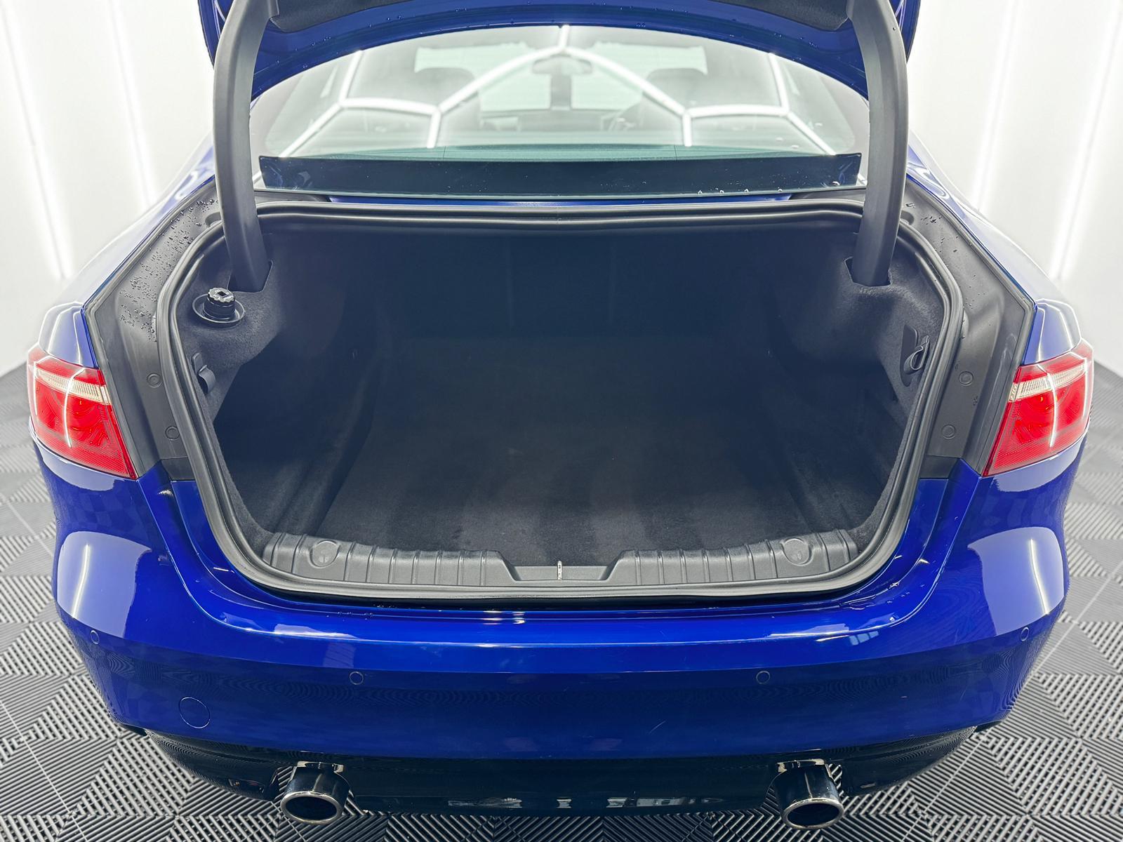 Jaguar XF 3.0d V6 S Saloon 4dr Diesel Auto Euro 6 (s/s) (300 ps)