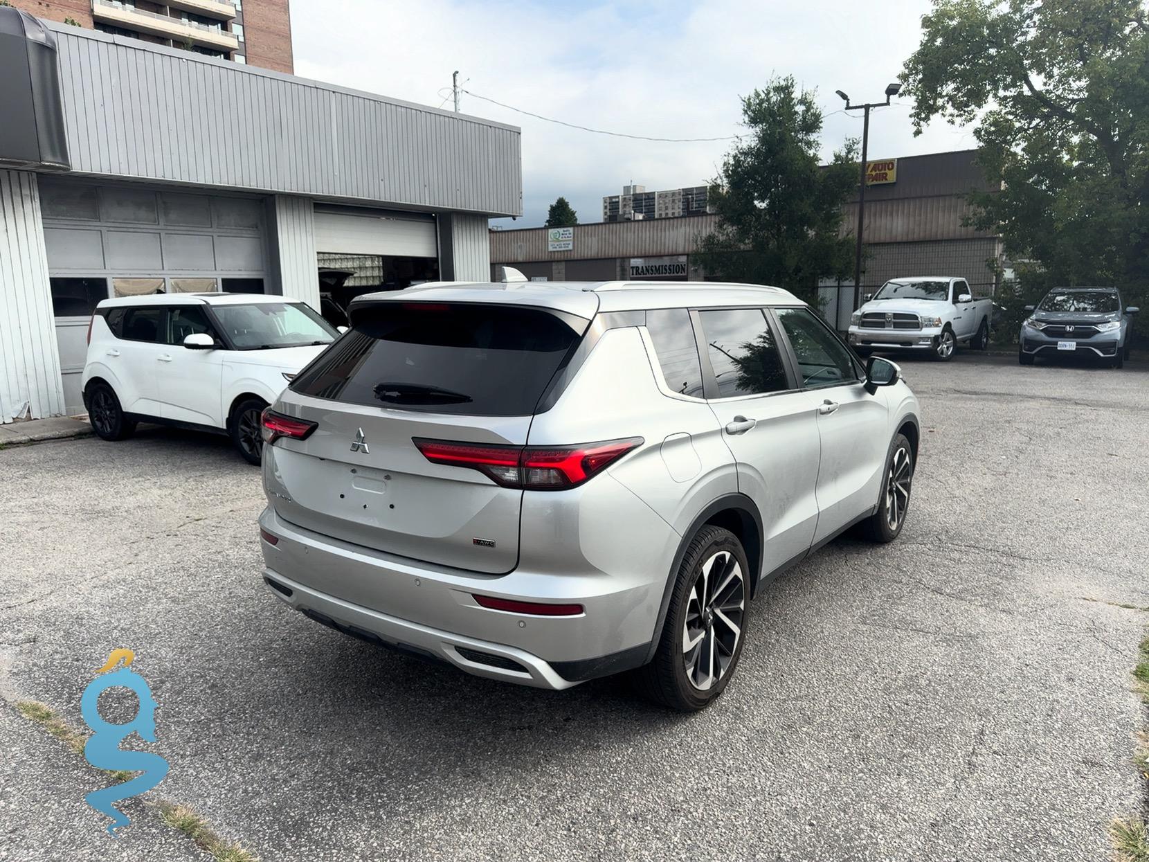 Mitsubishi Outlander 2.5 SE/Black Edition/SE/LE/SEL/GT Wagon body style