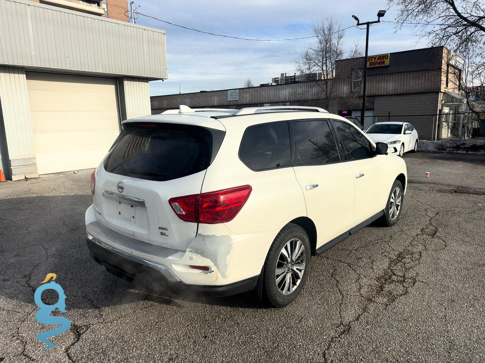 Nissan Pathfinder 3.5 Crossover