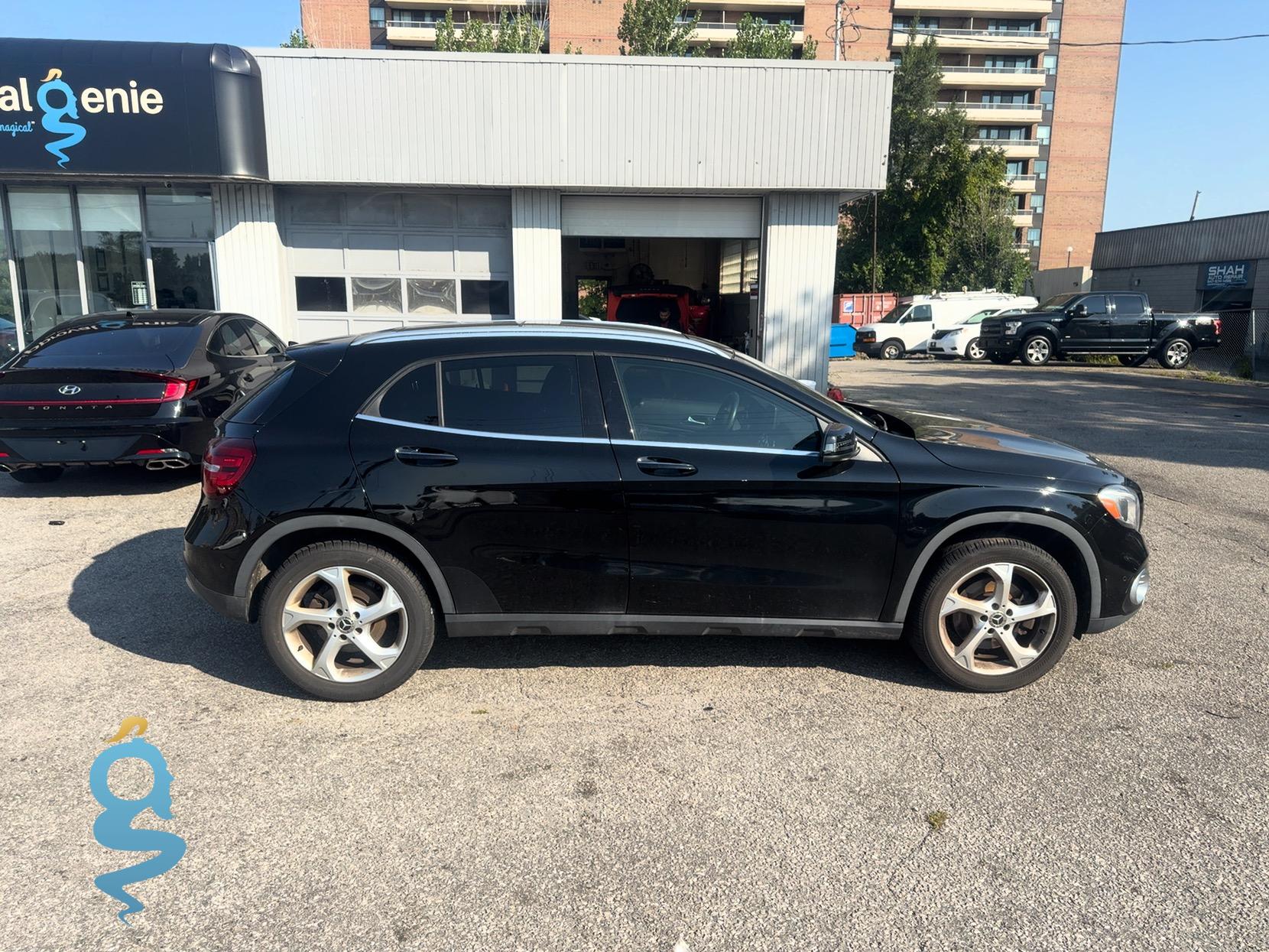 Mercedes-Benz GLA 250 2.0 4-MATIC GLA250-4M