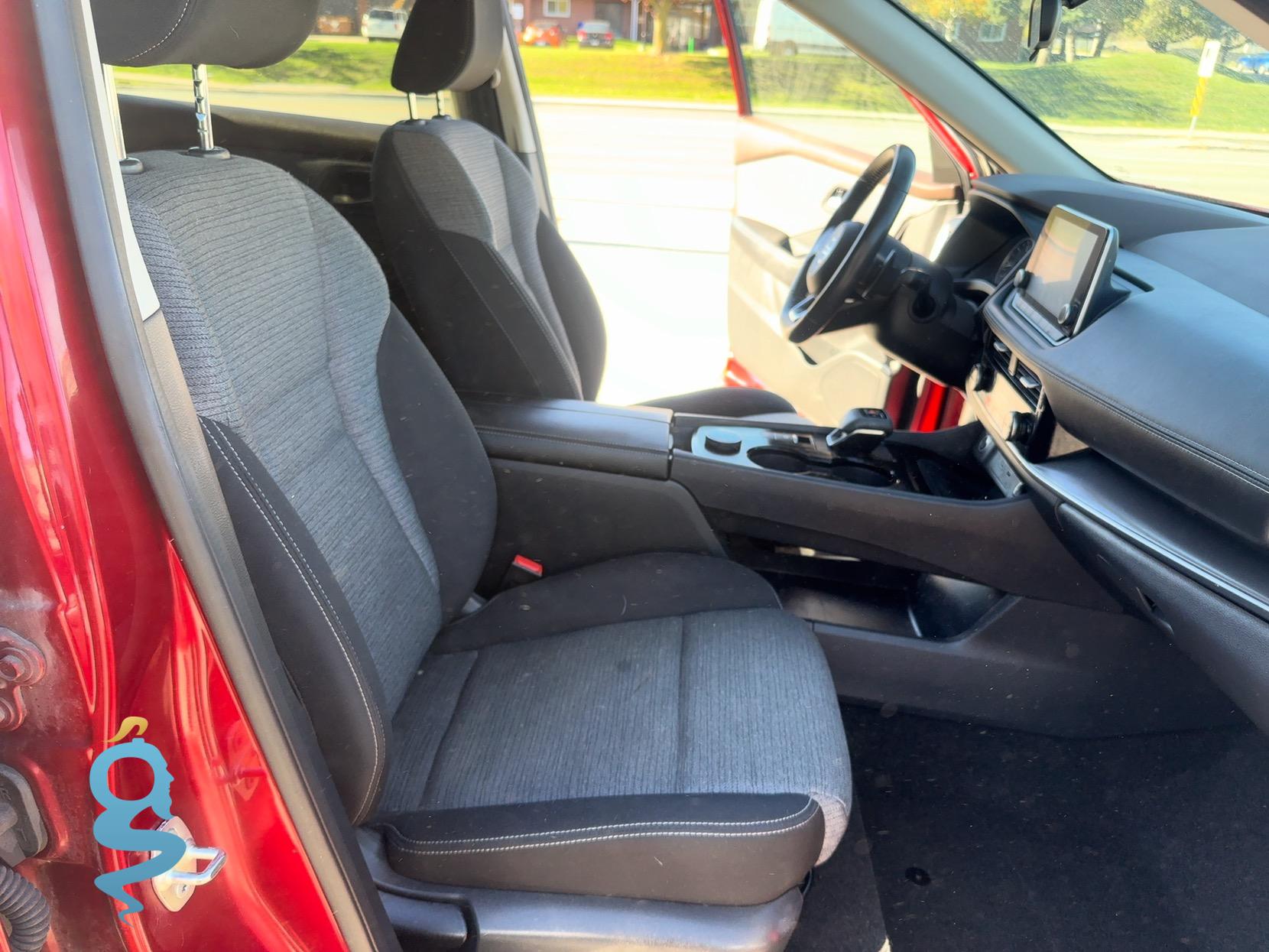 Nissan Rogue 2.5 Grade SV Rogue III (T33)