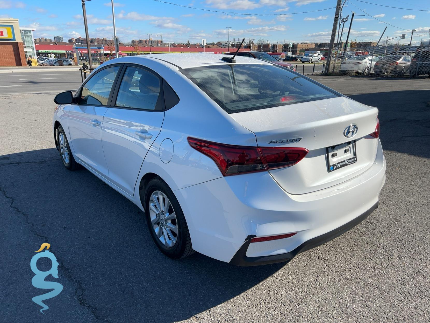 Hyundai Accent 1.6 SE and SEL