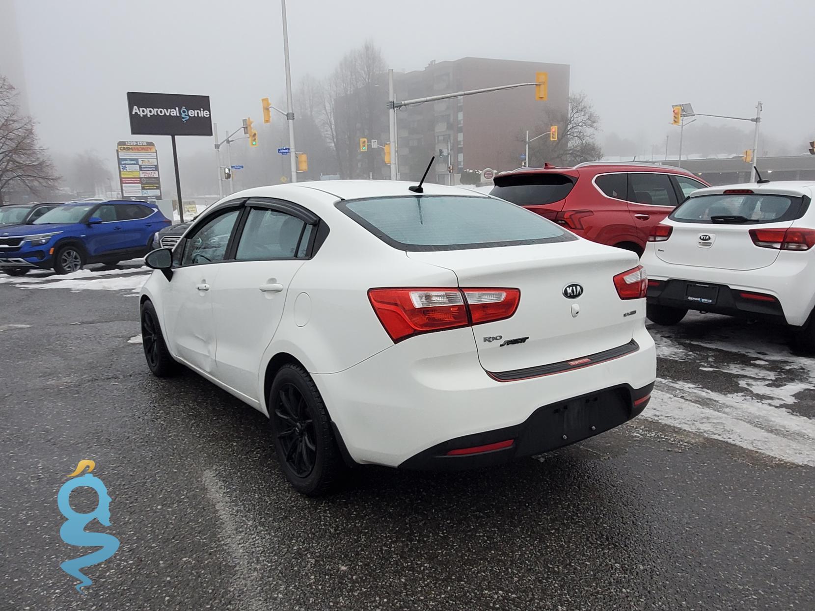 Kia Rio 1.6 GLS / JSL / TAX (Middle Grade)