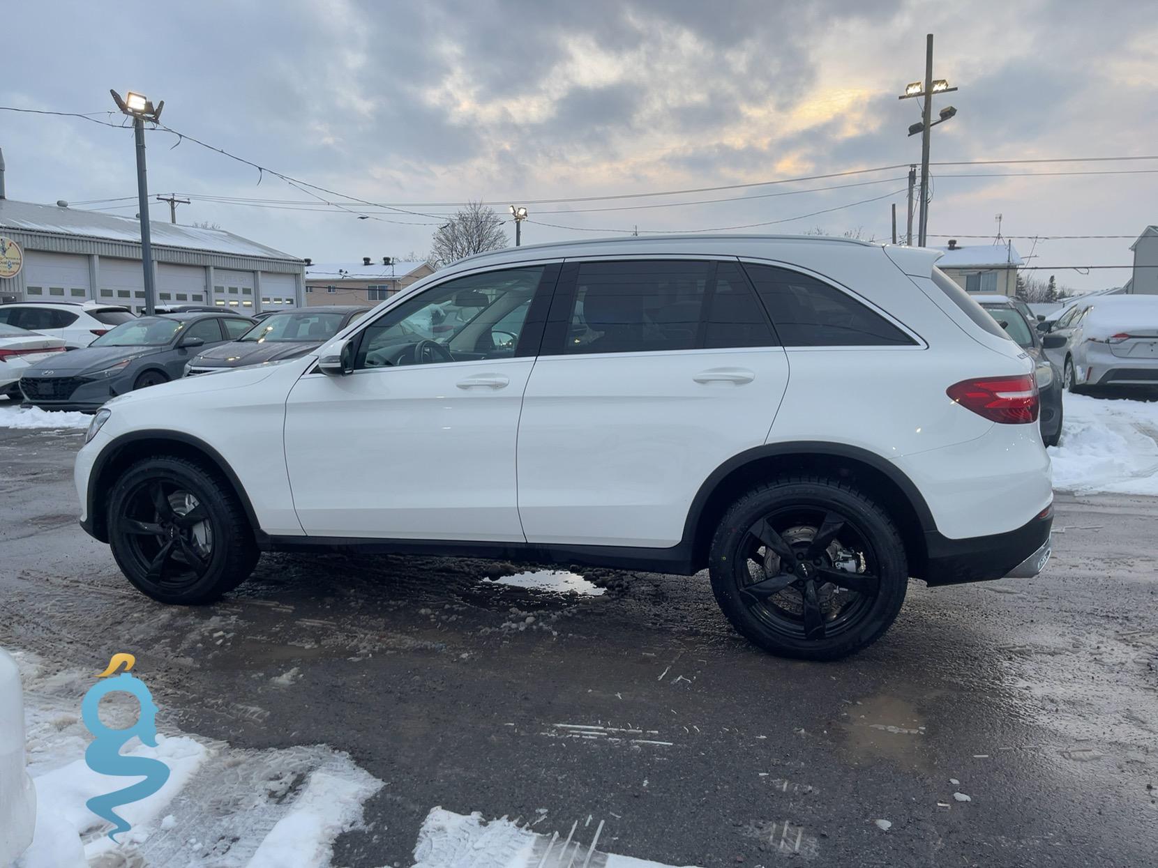 Mercedes-Benz GLC 300 2.0 Base-4M