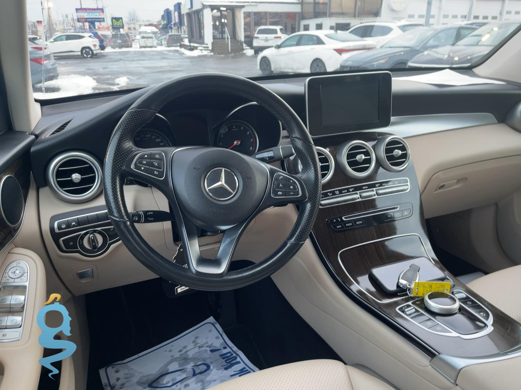 Mercedes-Benz GLC 300 2.0 Base-4M