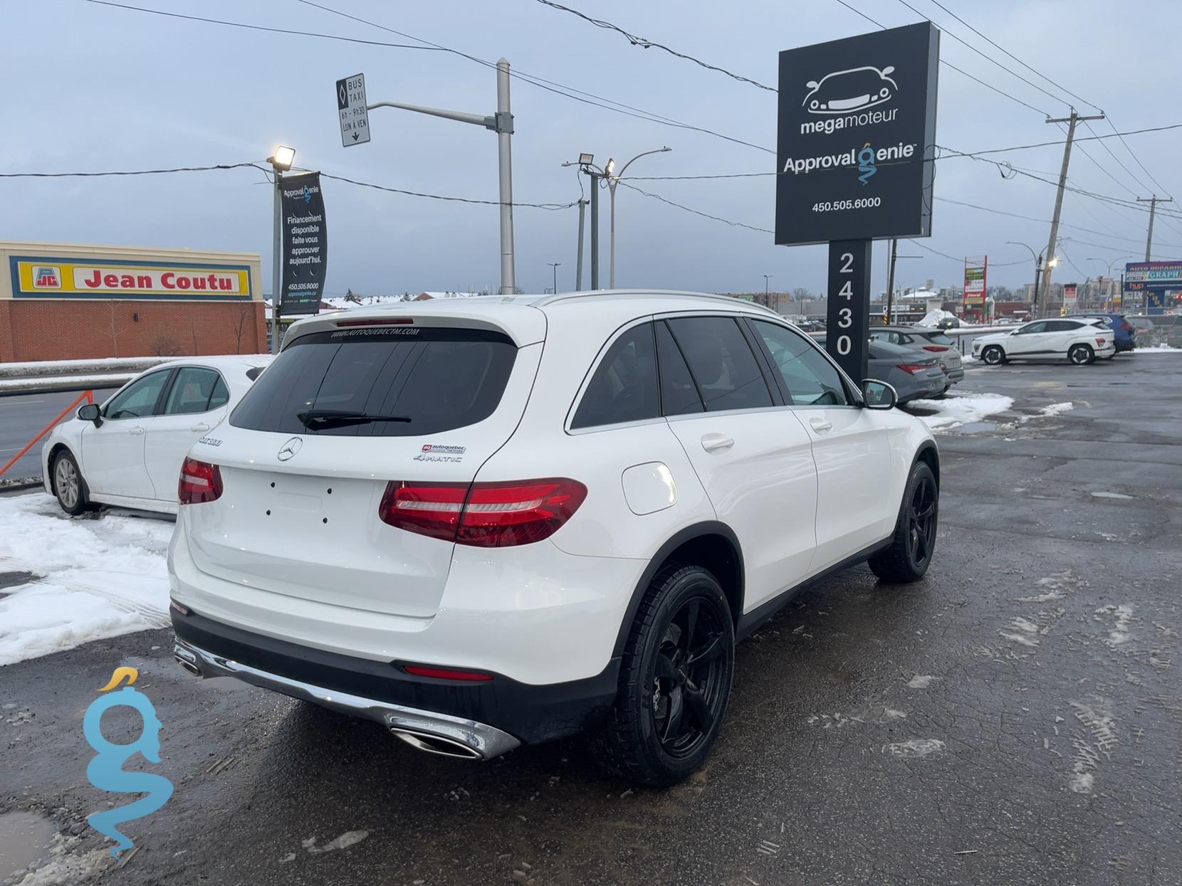 Mercedes-Benz GLC 300 2.0 Base-4M