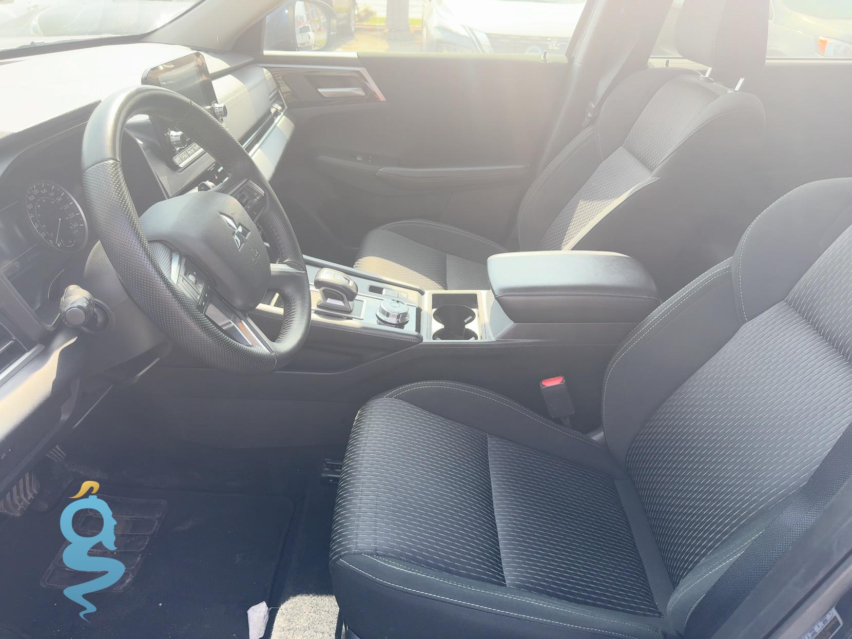 Mitsubishi Outlander 2.5 ES
