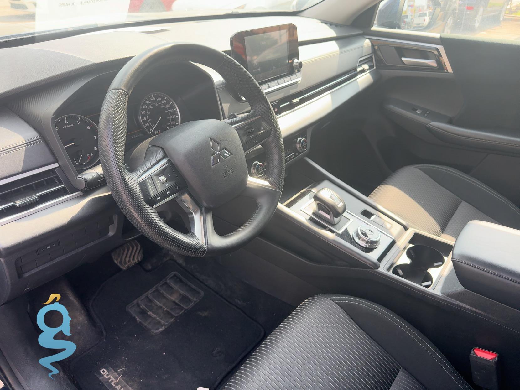 Mitsubishi Outlander 2.5 ES