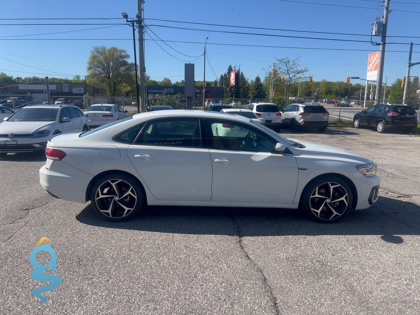 Volkswagen Passat 2.0 Execline w/R-Line Pkg.
