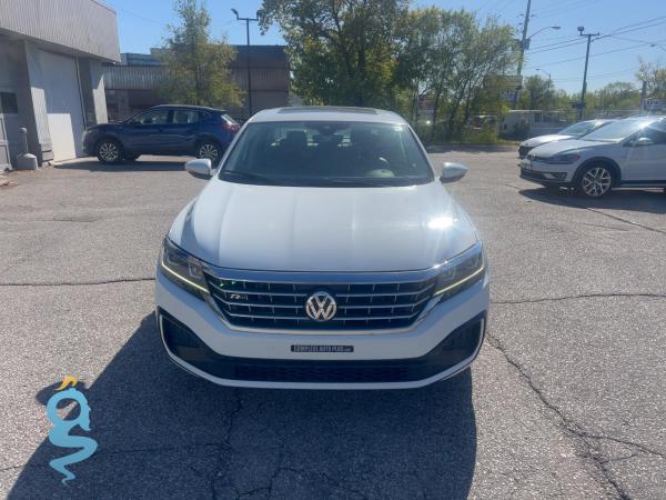 Volkswagen Passat 2.0 Execline w/R-Line Pkg.