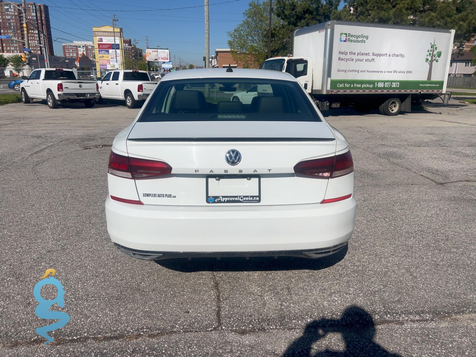 Volkswagen Passat 2.0 Execline w/R-Line Pkg.