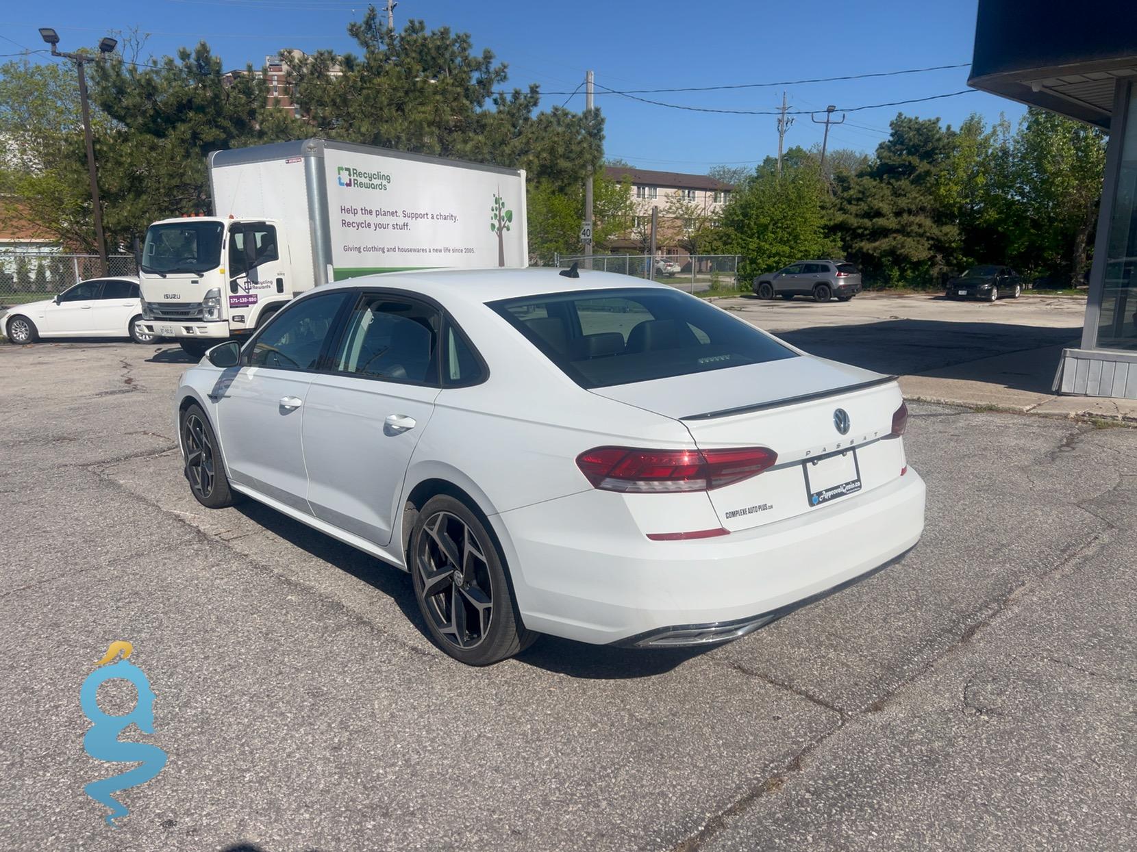 Volkswagen Passat 2.0 Execline w/R-Line Pkg.