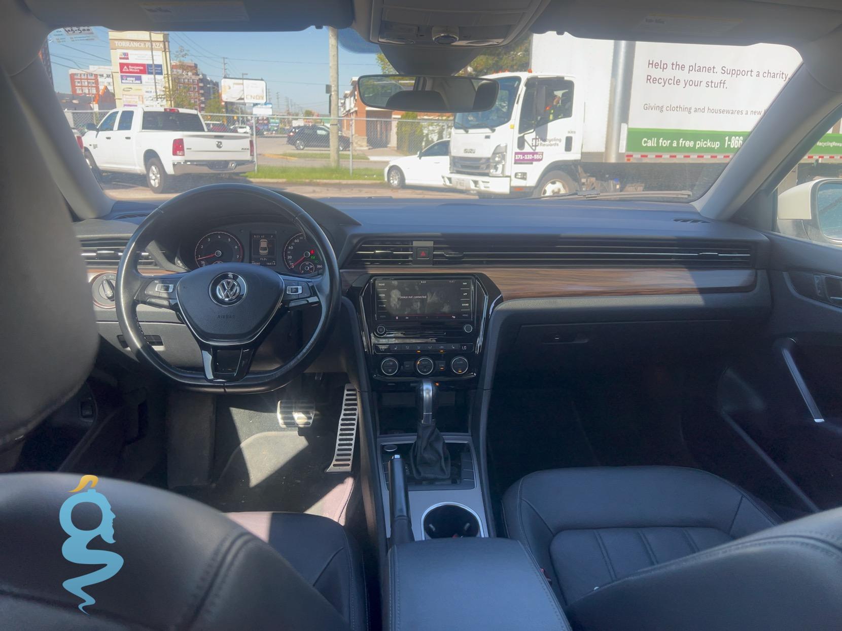 Volkswagen Passat 2.0 Execline w/R-Line Pkg.