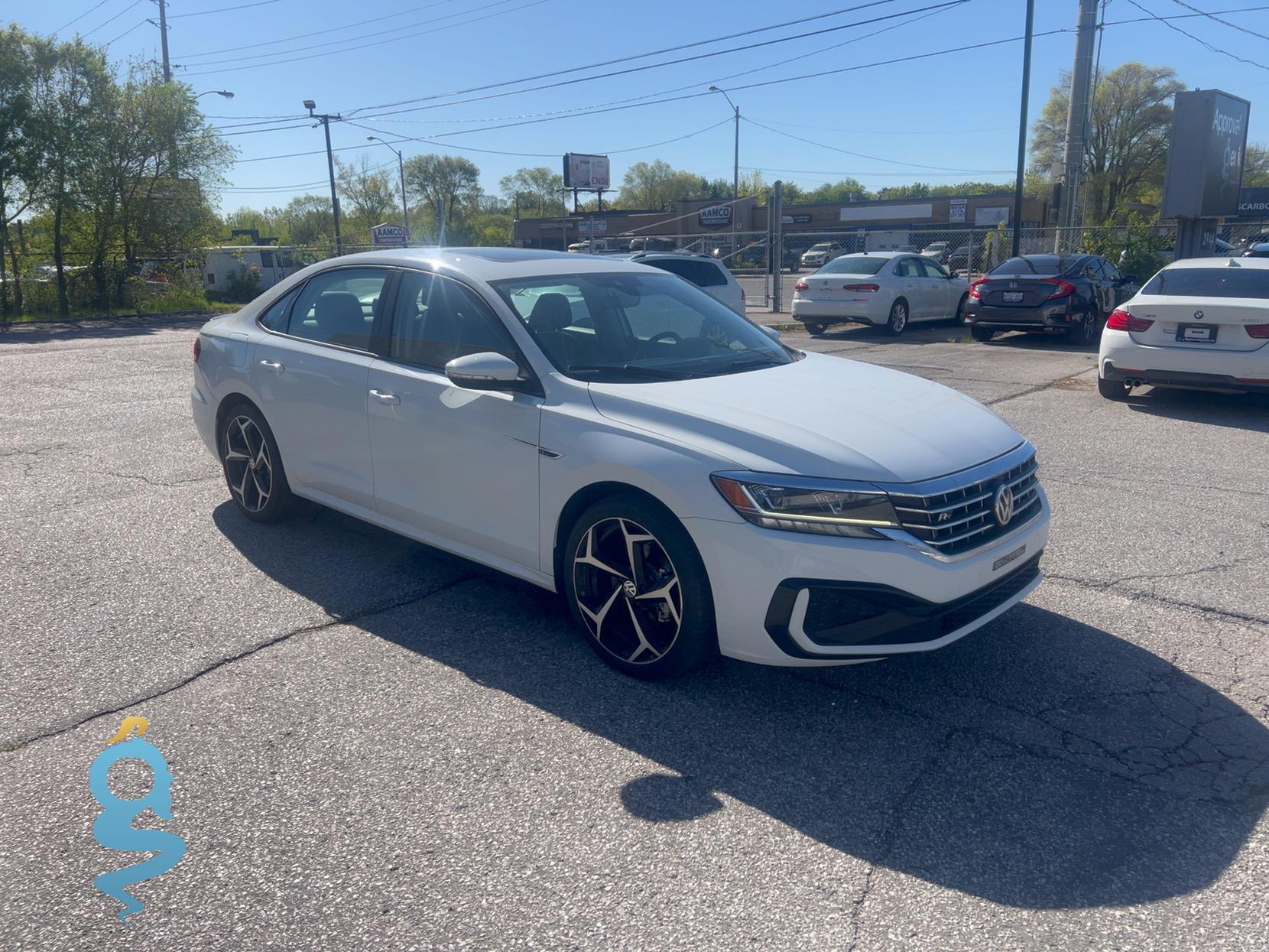 Volkswagen Passat 2.0 Execline w/R-Line Pkg.