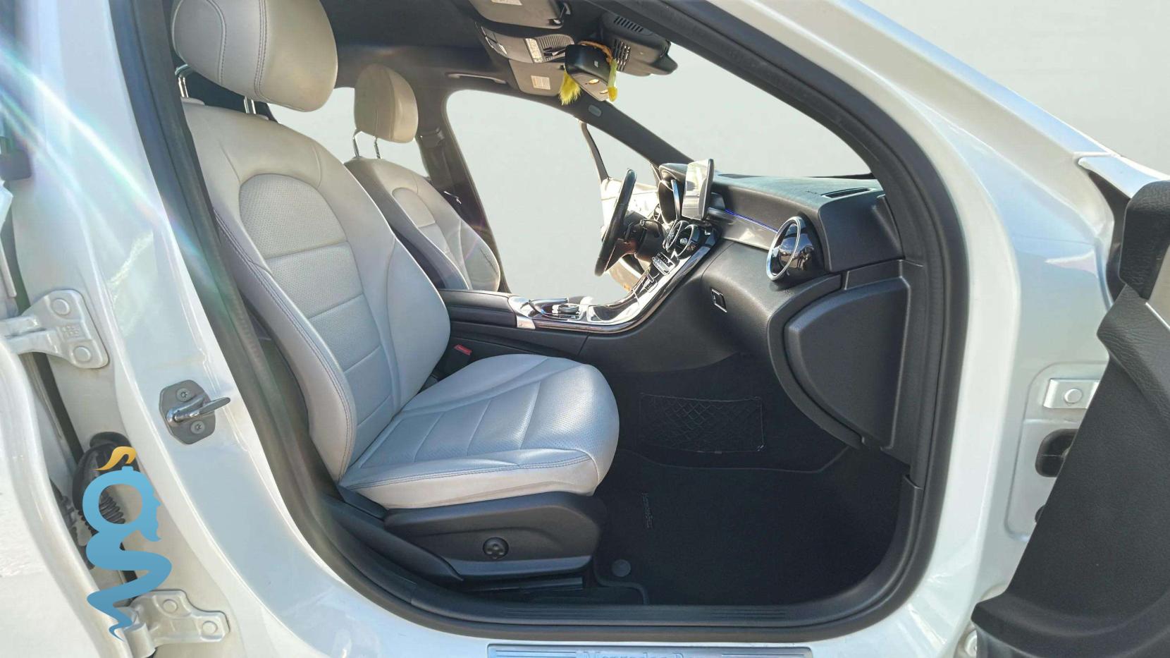 Mercedes-Benz C 300 2.0 C300-4M