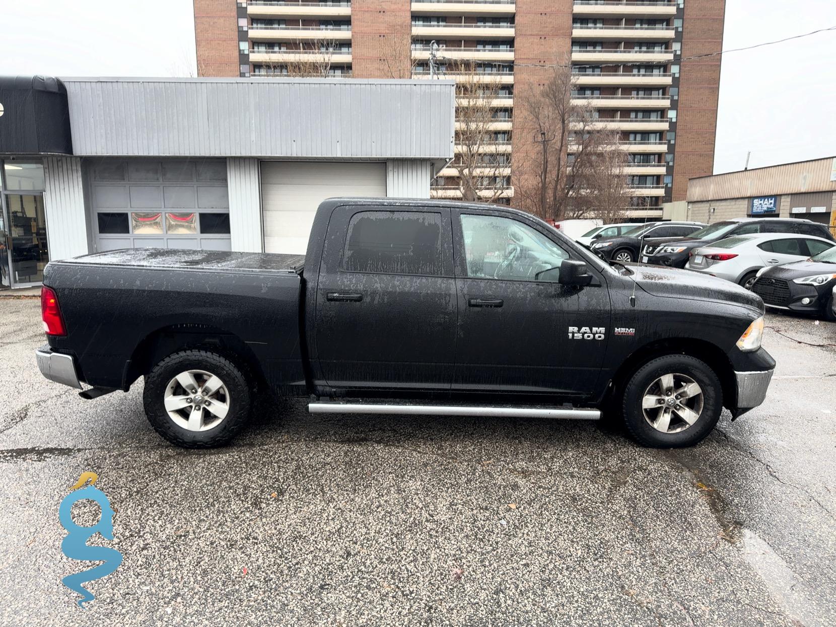 Ram 1500 5.7 ST DS (Single Rear Wheels)