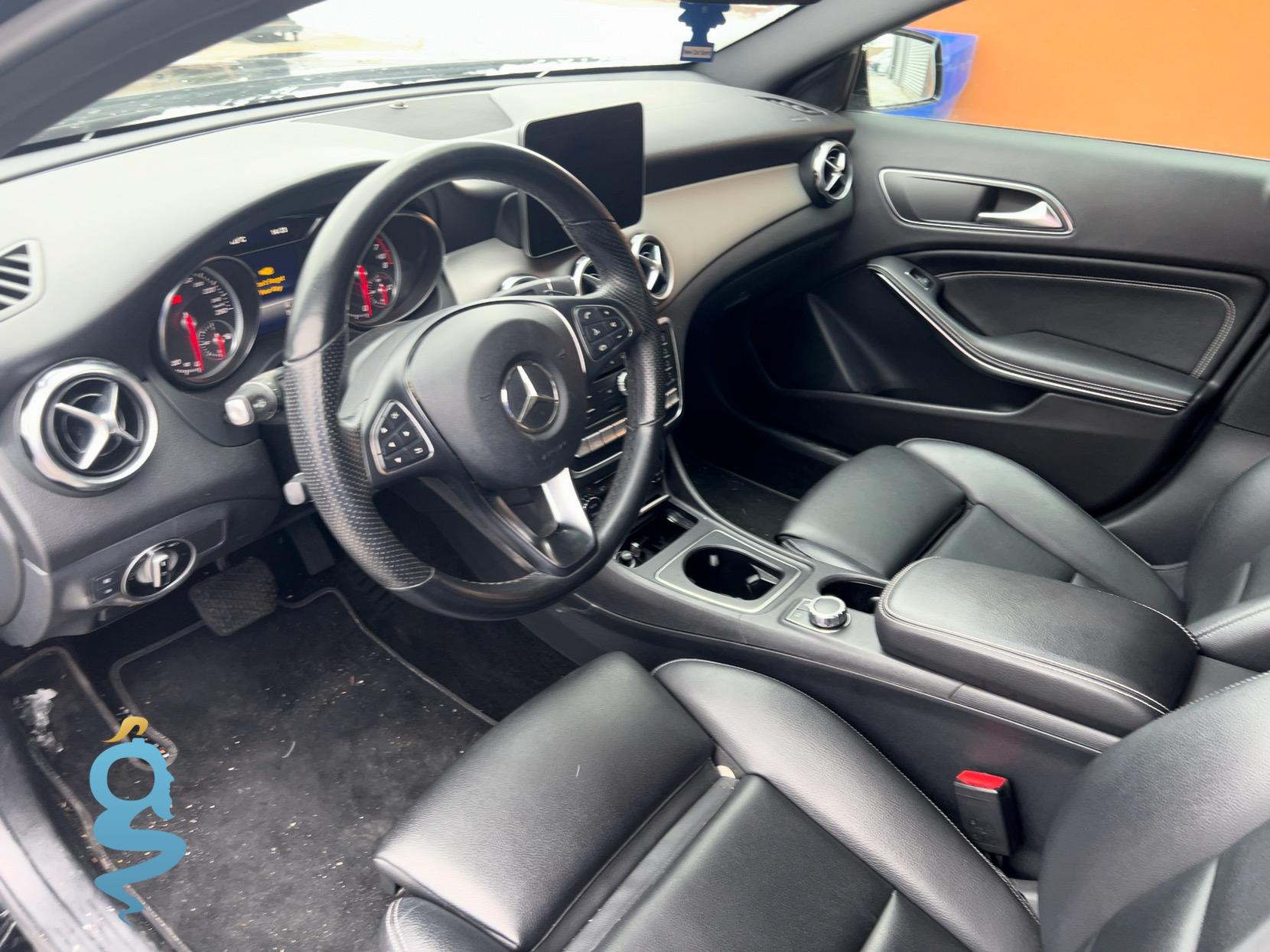 Mercedes-Benz GLA 250 2.0 4-MATIC