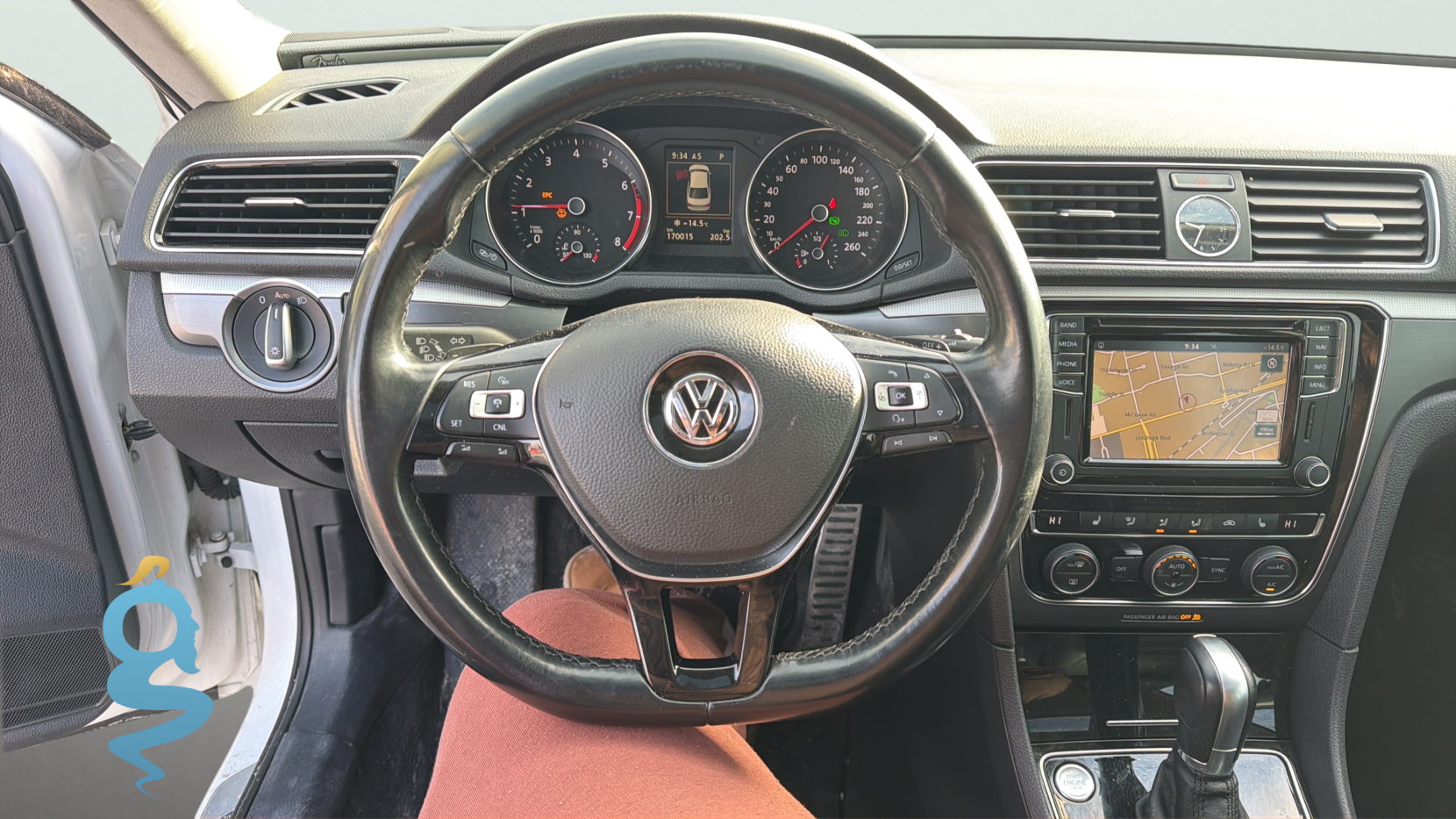 Volkswagen Passat 1.8 Highline w/ R-Line