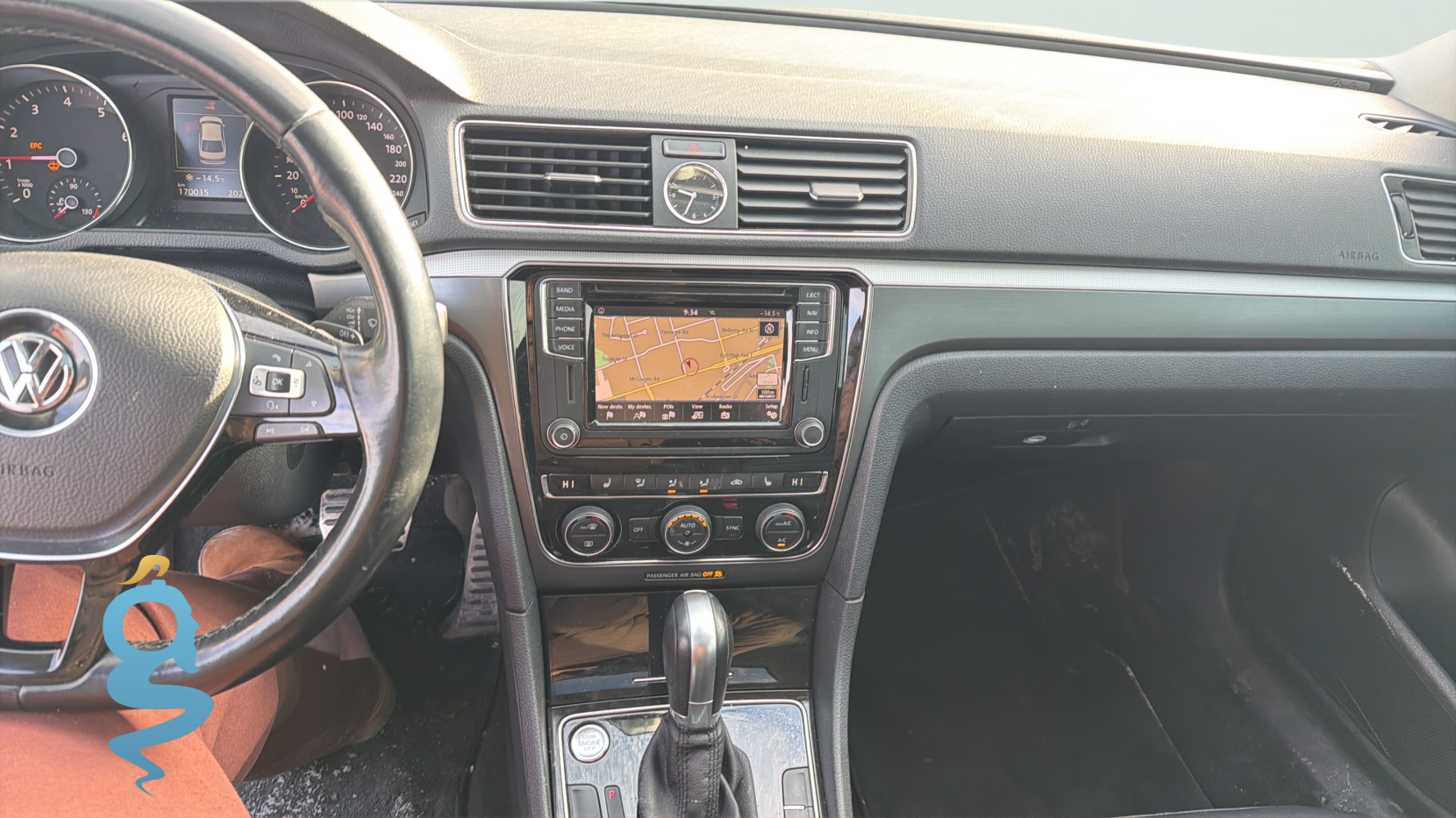 Volkswagen Passat 1.8 Highline w/ R-Line