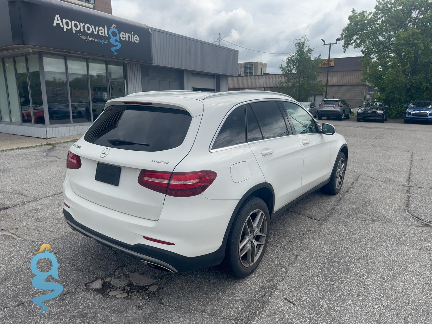 Mercedes-Benz GLC 300 2.0 Base-4M