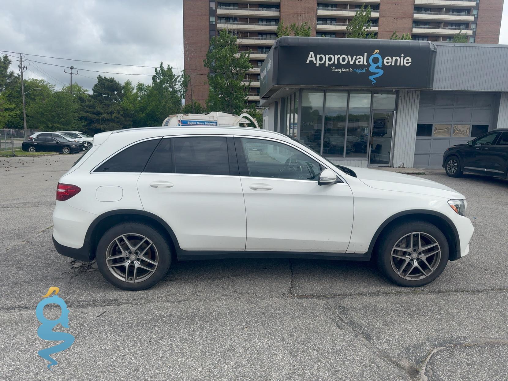 Mercedes-Benz GLC 300 2.0 Base-4M