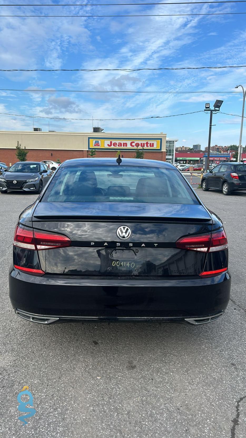 Volkswagen Passat 2.0 Execline w/R-Line Pkg.